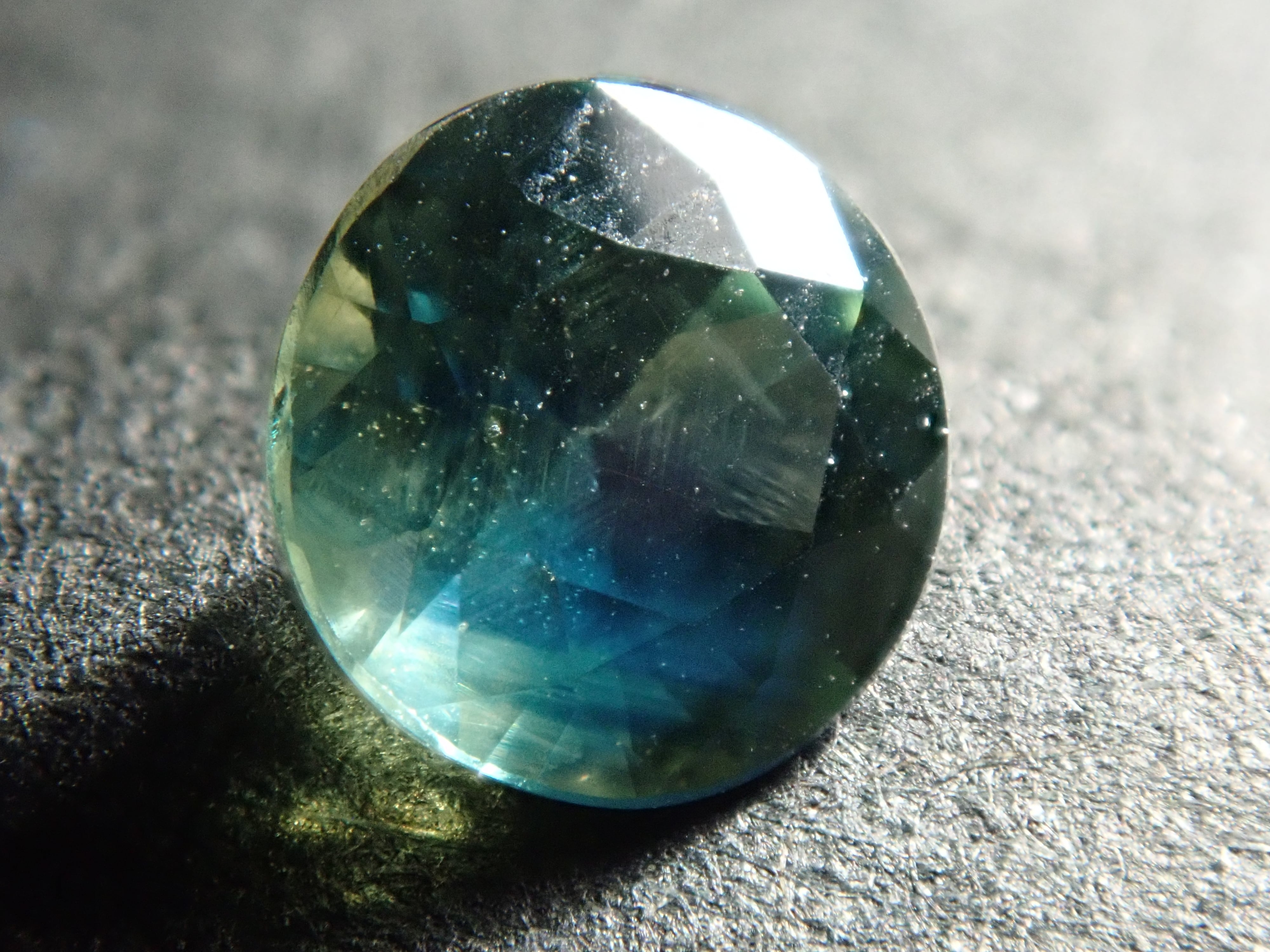 【新商品】タイ産バイカラーサファイア 0.386ct
