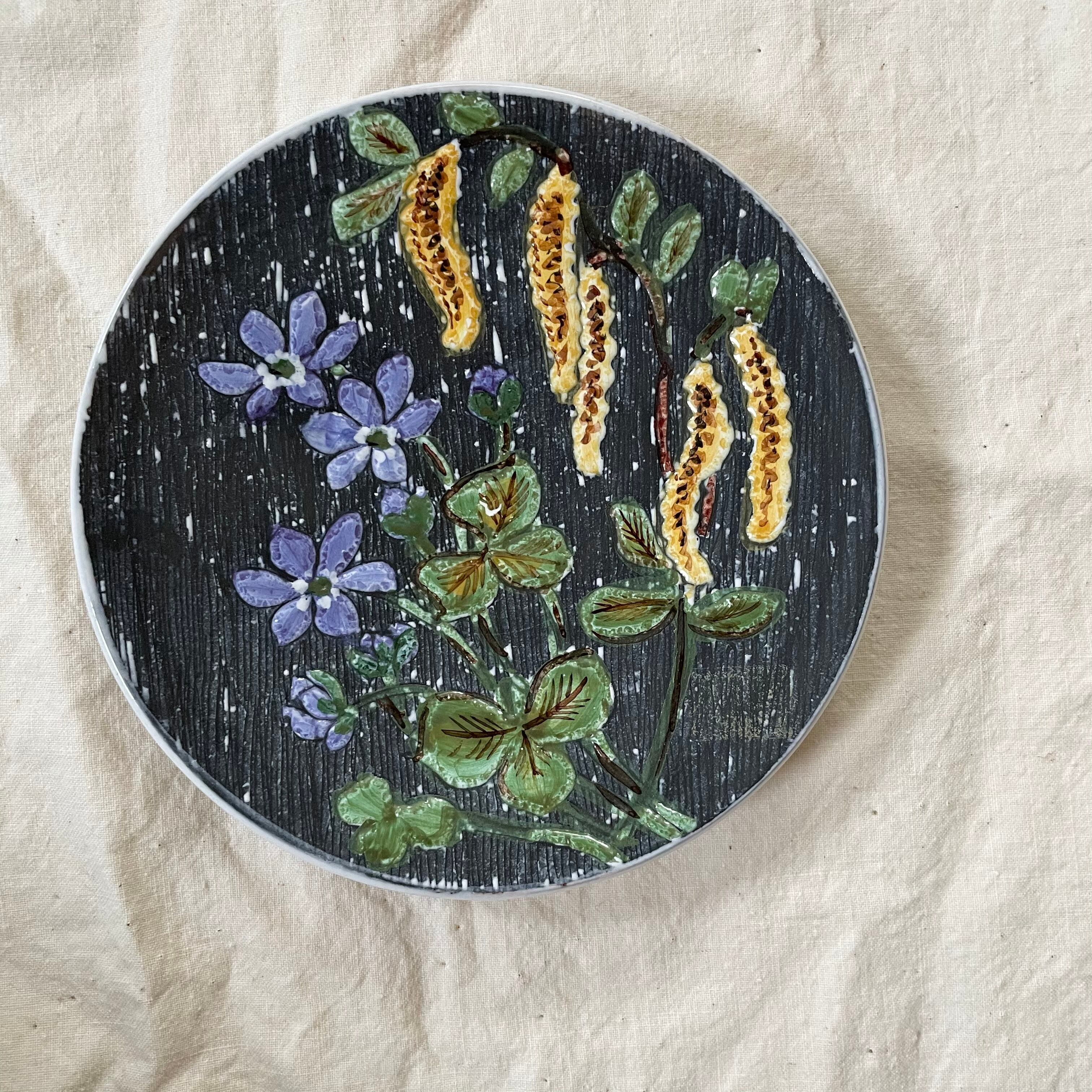 小さな花模様の飾り皿2