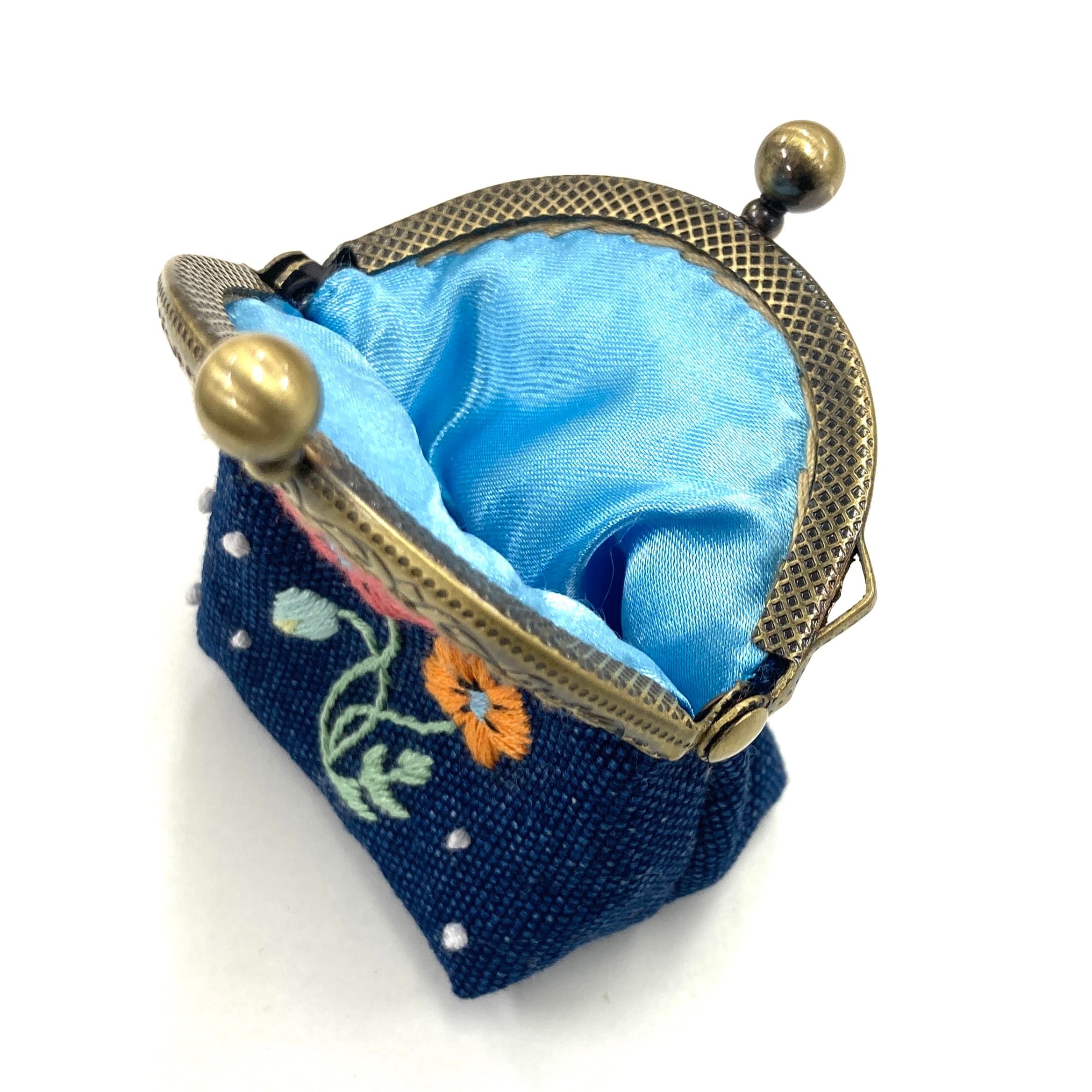 小さな花刺繍ガマ口 | Atelier Fucca アトリエ福花