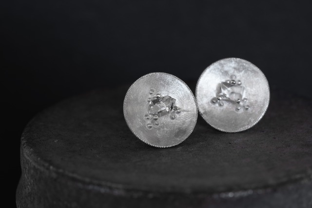 light dance Pierced earrings (Harkimer diamond)