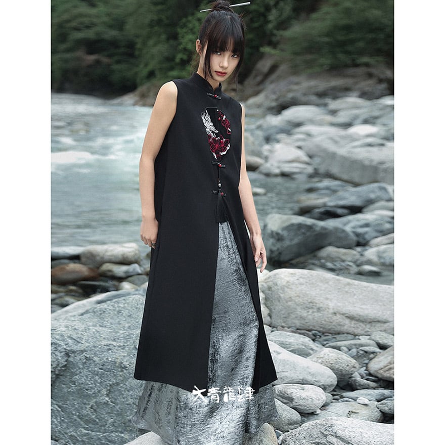 中華ゴシック ドラゴン刺繍レザージレ ロングベスト 夏向け｜WithU