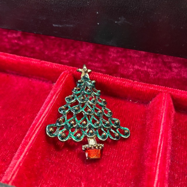 Christmas green tree brooch