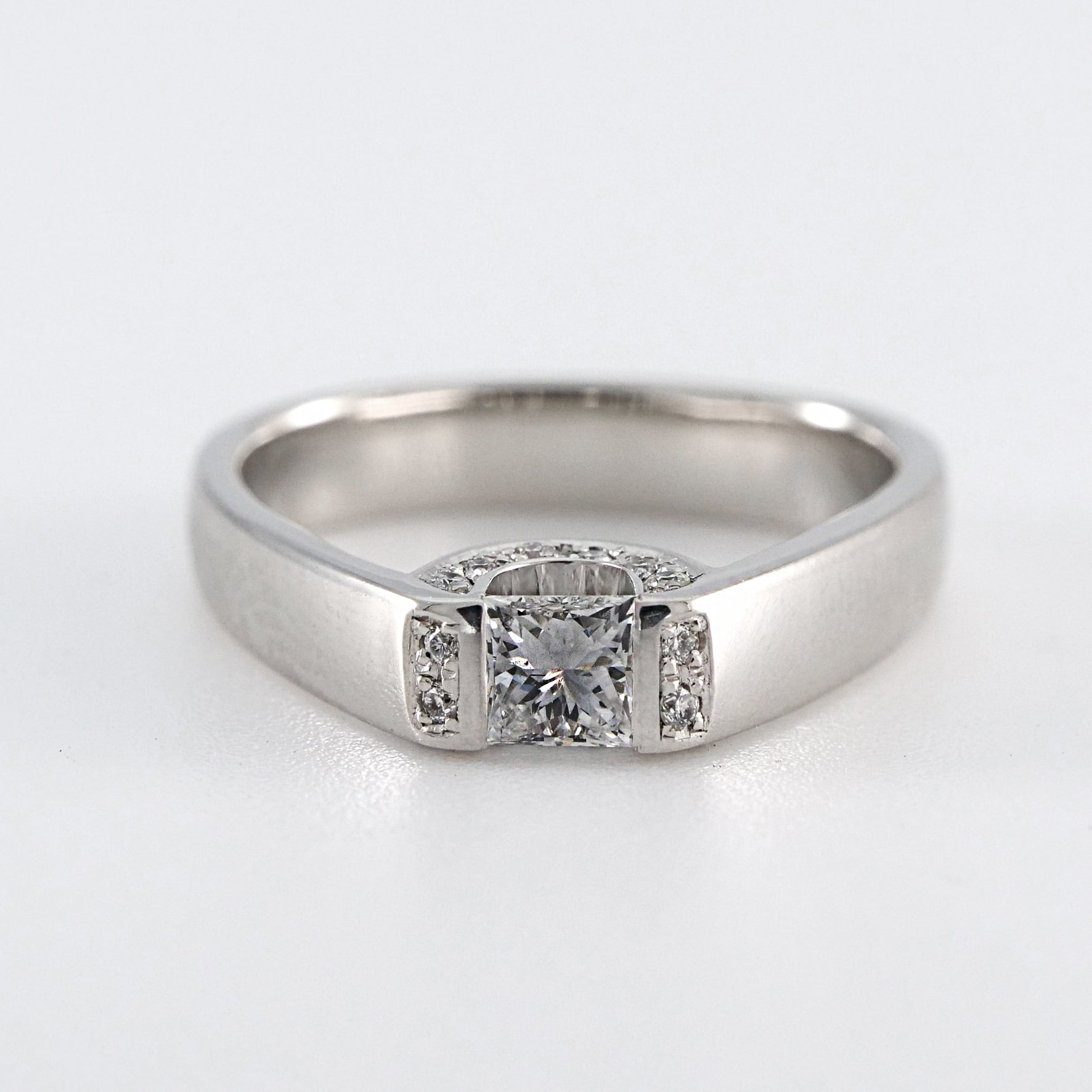【婚約指輪 エンゲージリング プラチナ指輪】Pt900 天然ダイヤモンド【中石0.290ct】婚約指輪 プロポーズリング【サイズ直し無料】