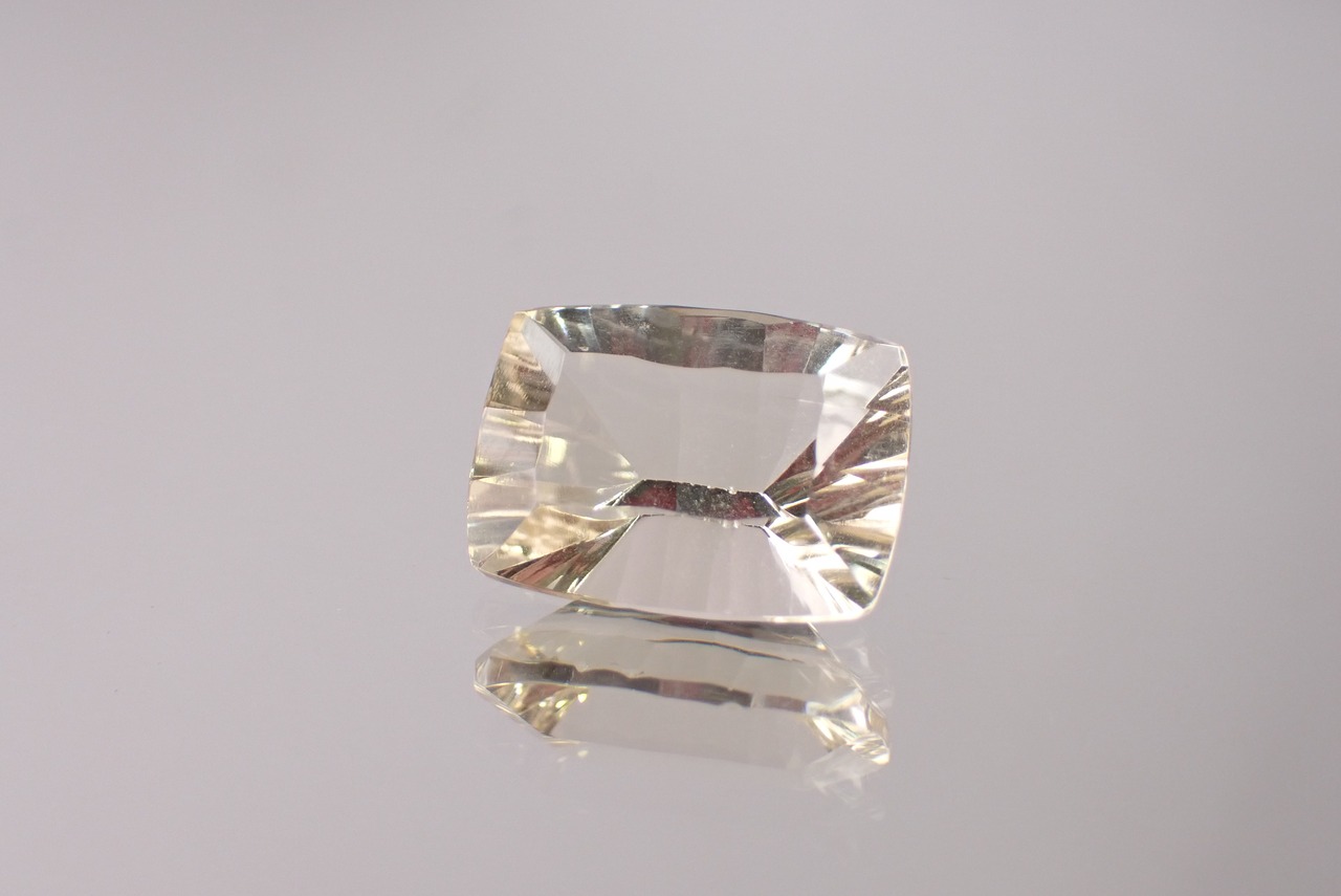 ゴールデンラブラドライト(コンケーブカット)　8.58ct　[C7‐147]