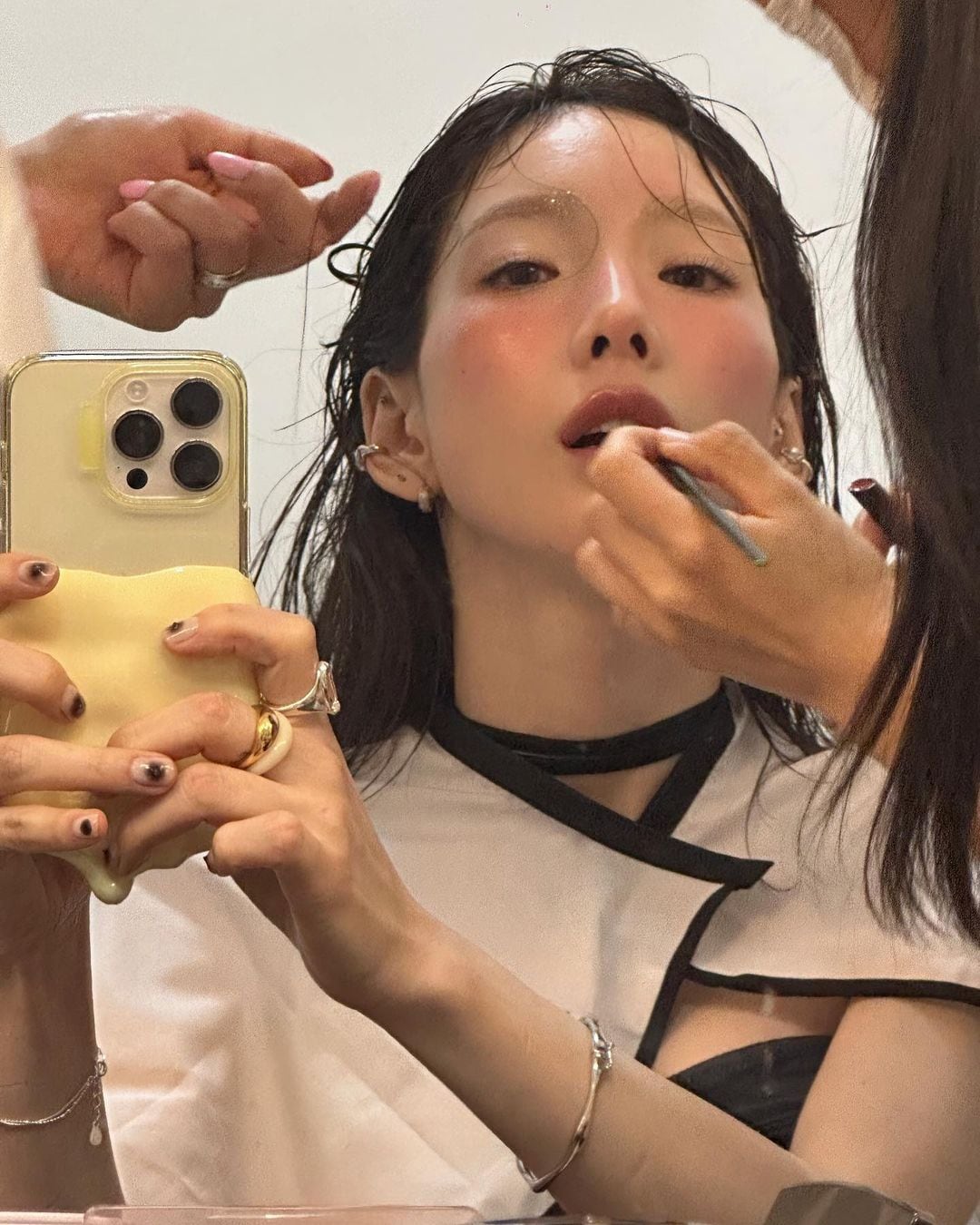 NEW 韓国アイドル話題スマホケース！[GRAGG] LANDING CORNER