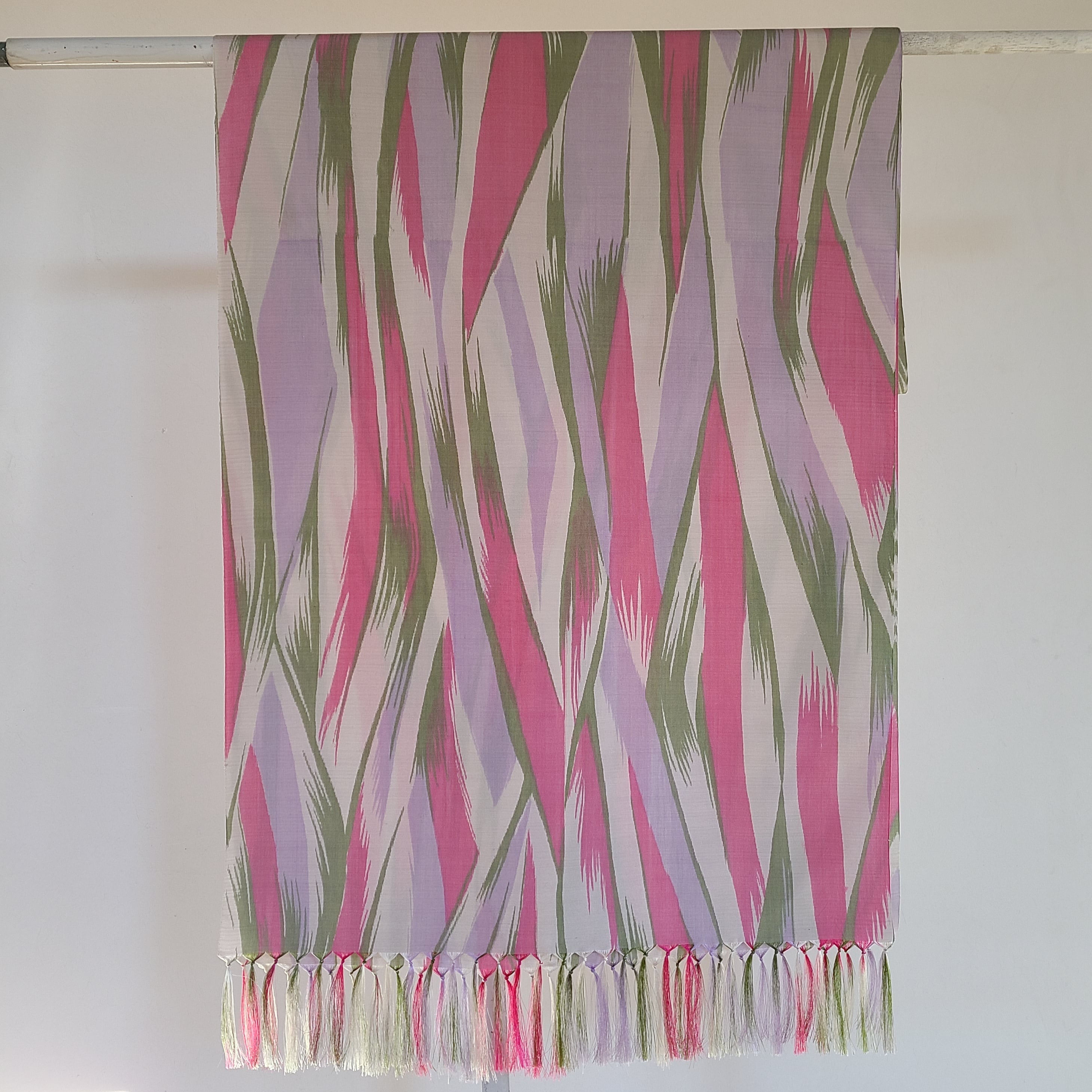 秩父銘仙SILKスカーフ〈幾何学柄ピンク〉 | 秩父織塾工房横山