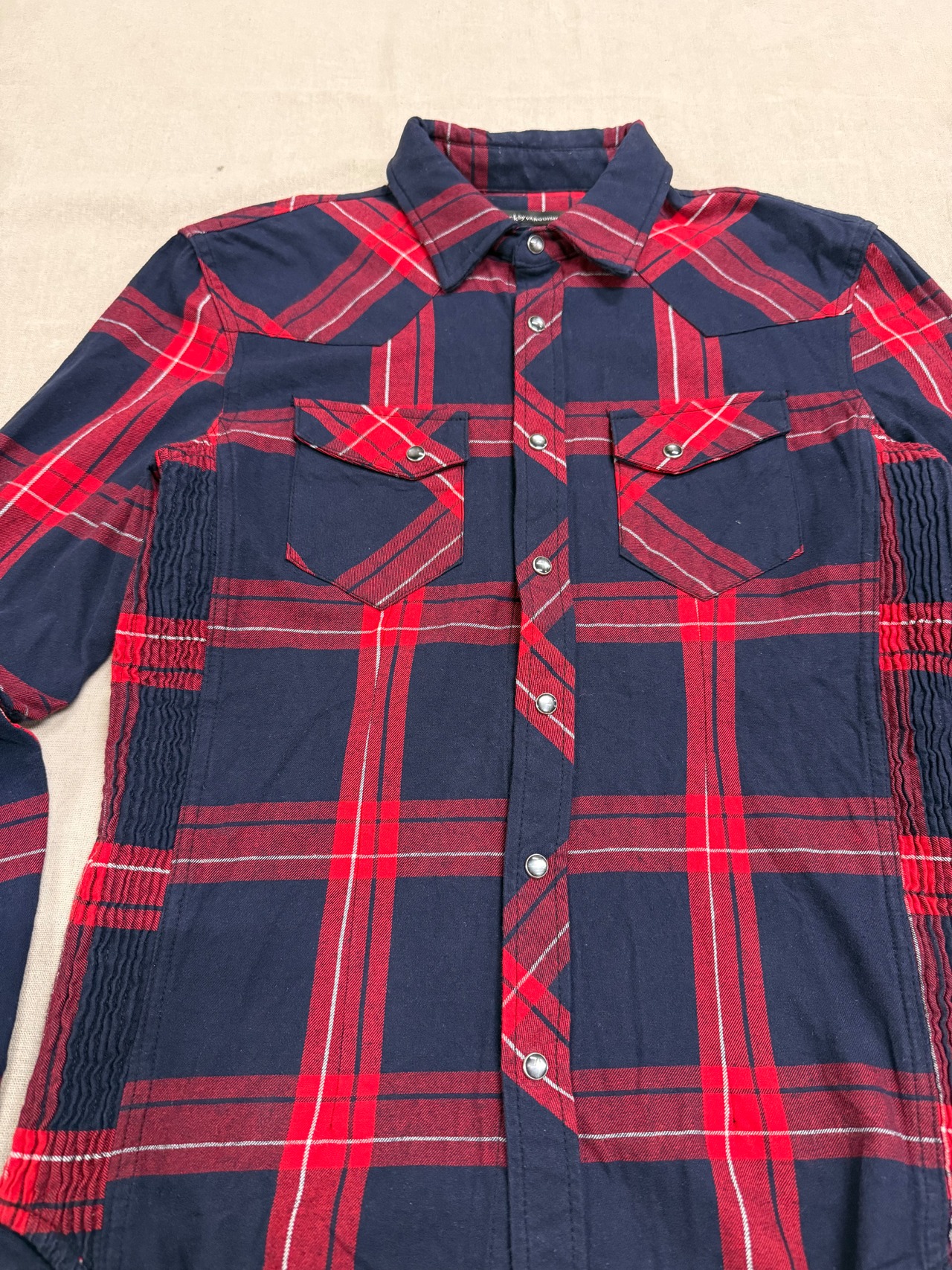 ''VANQUISH'' check shirts