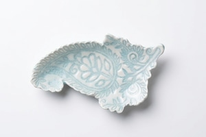 青白磁ペイズリー文小皿／岡本修一