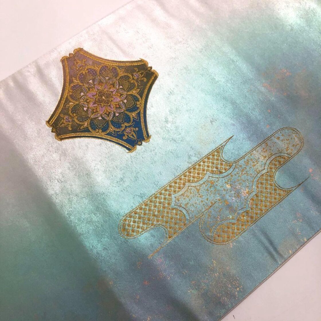 袋帯 総刺繍柄 汕頭刺繍 相良刺繍 華柄紋様 グラデーション O-3028 