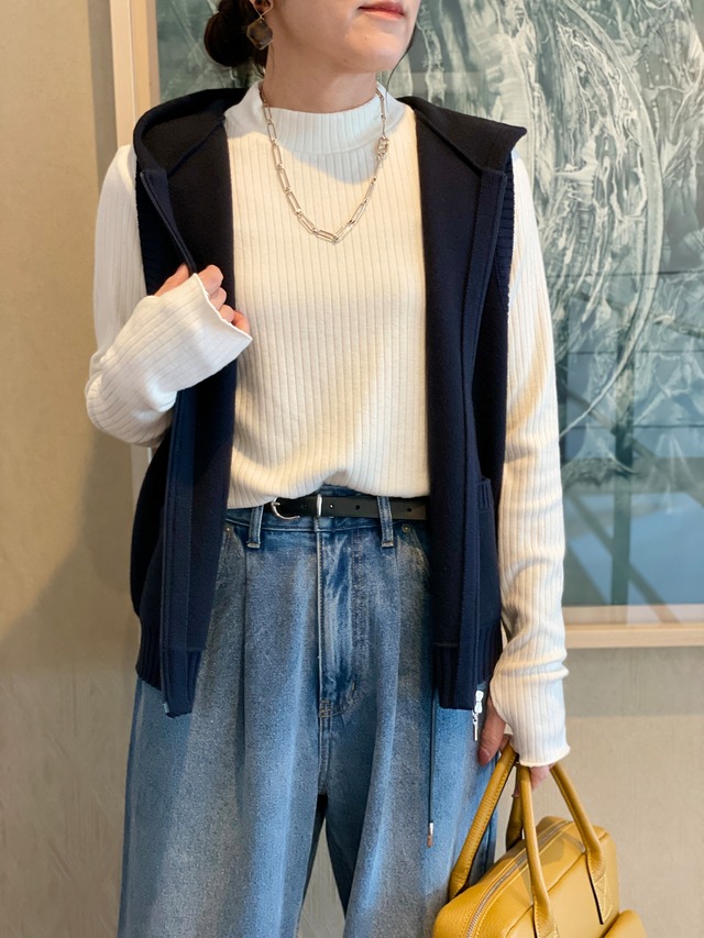 バイヤーが惚れ込んだ！驚きの超軽量＆暖かさが魅力のニットベスト