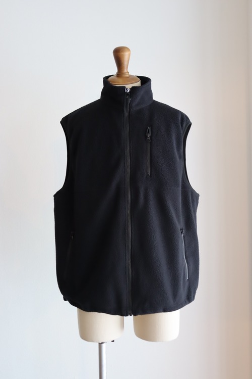 universal products. " POLARTEC®︎ FLEECE VEST(Black)"