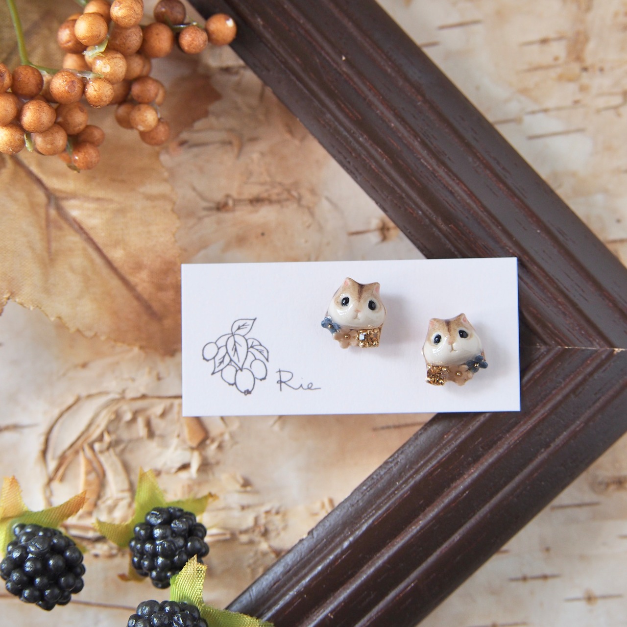 リスとお花ピアス/イヤリング