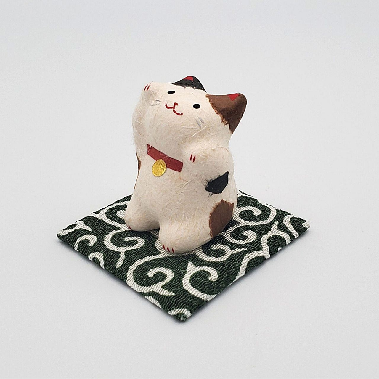 ほっこり可愛いちぎり和紙の招き猫(ミニ・三毛)
