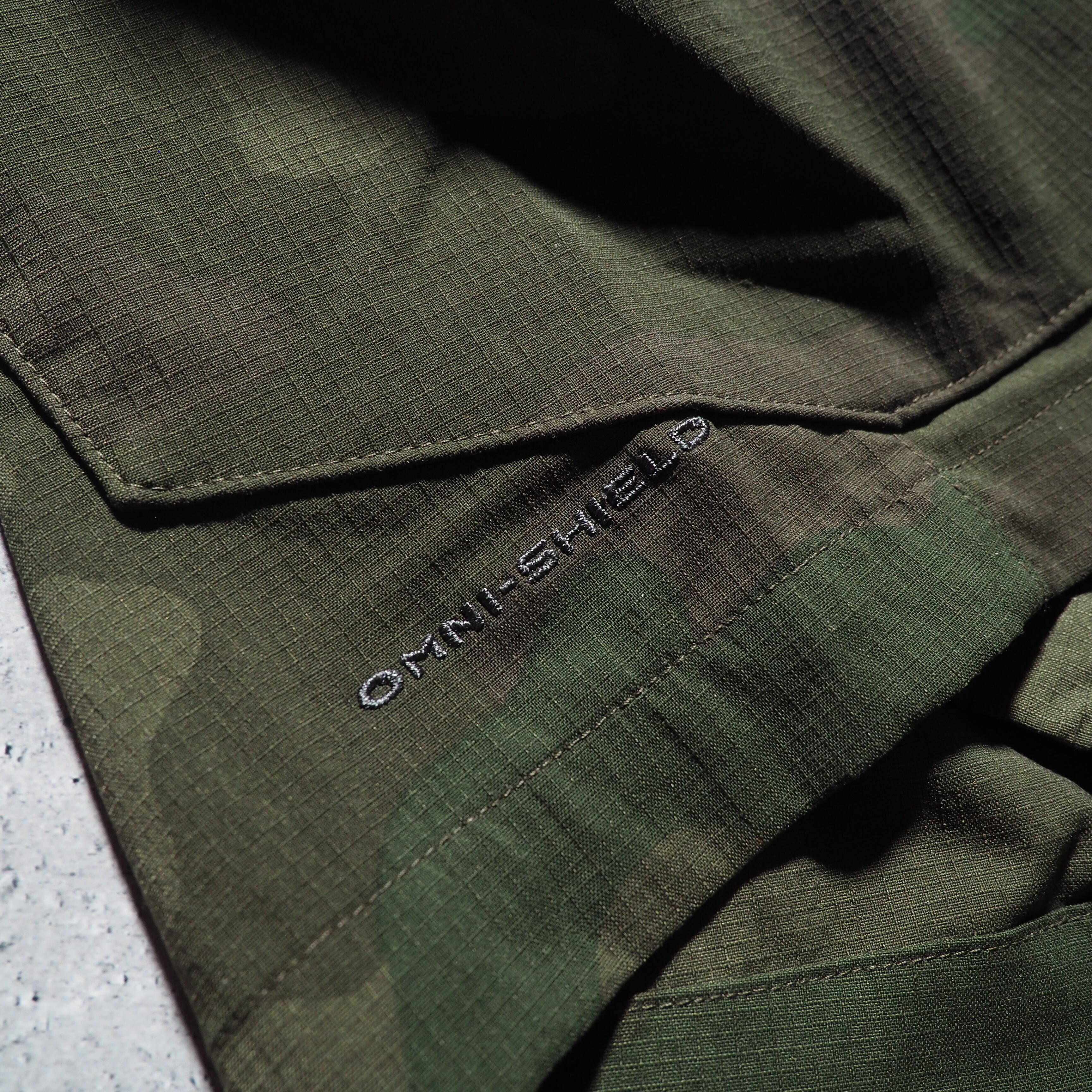 2000s ” Columbia ” Tech side Pockets × camouflage pattern short pants