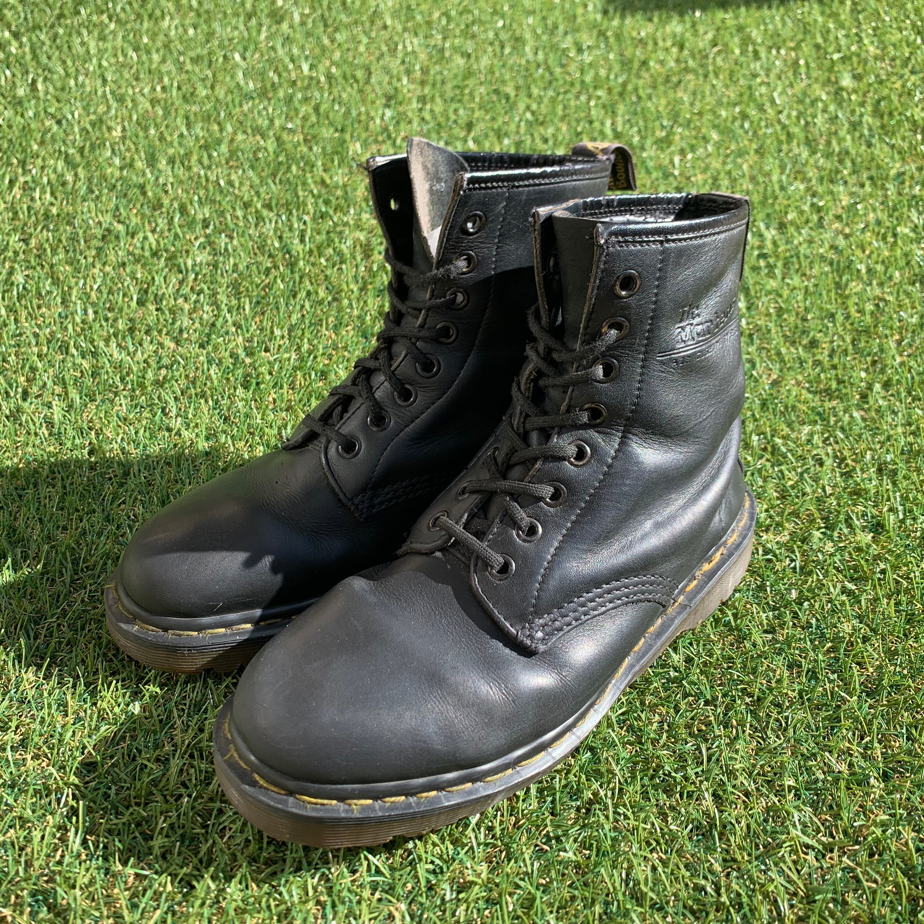 イングランド製！ Dr.Martens ドクターマーチン 8ホールブーツ D68