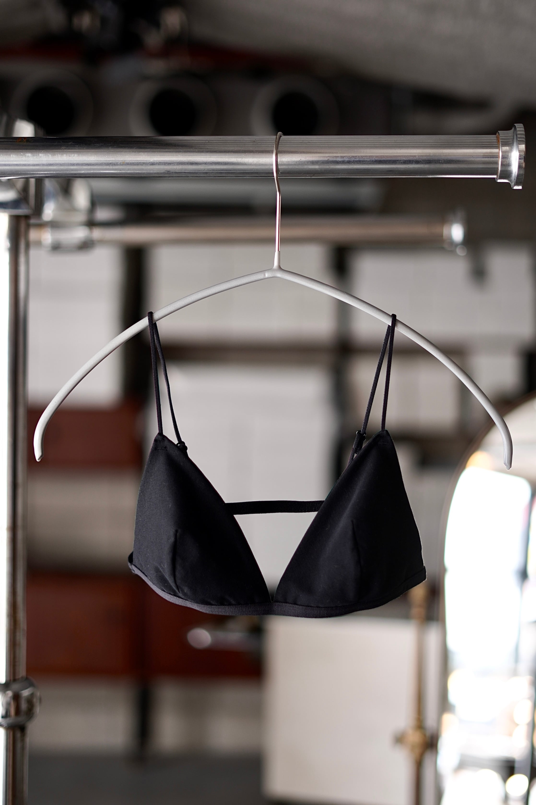 OVERNEATH | JUQUI Online