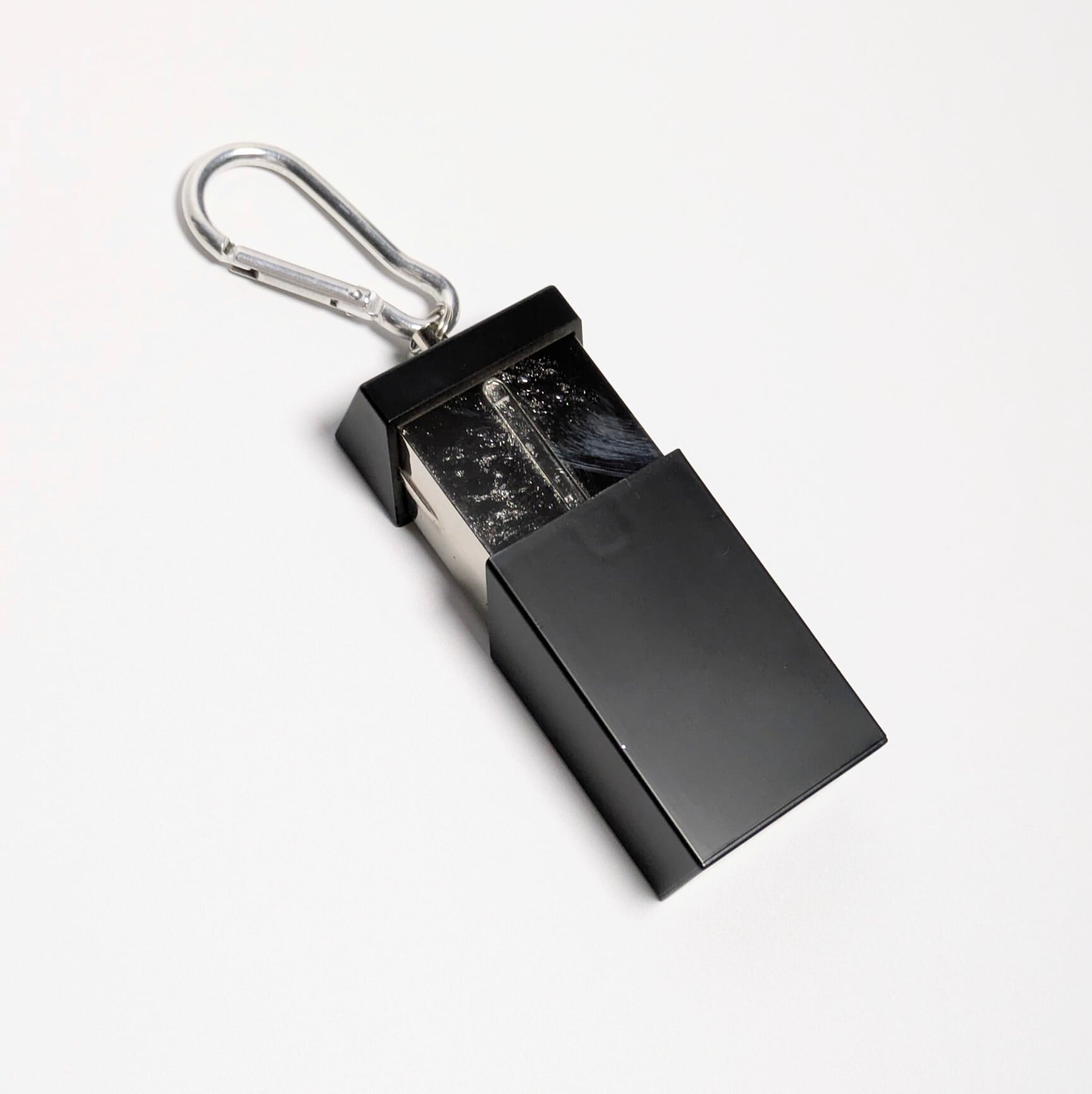 再入荷！【 Marlboro ( マールボロ )  / Jack Daniel's ( ジャックダニエル )】 Portable Ashtray / 携帯灰皿 / カラビナポータブルアシュトレイ　〚アメリカン雑貨 アメトイ〛