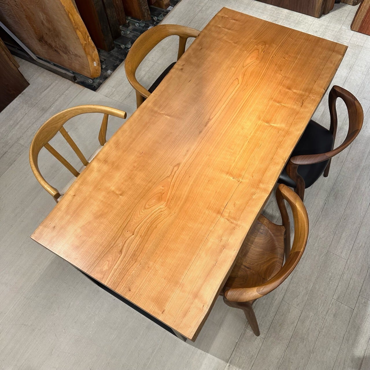 アメリカンブラックチェリー ダイニングテーブル | 千年家具 - 一枚板