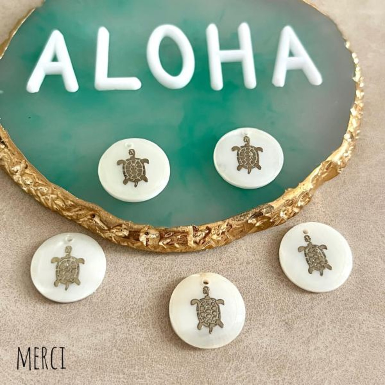 【2個】ホヌ淡水シェルスラウンドチャーム/貝