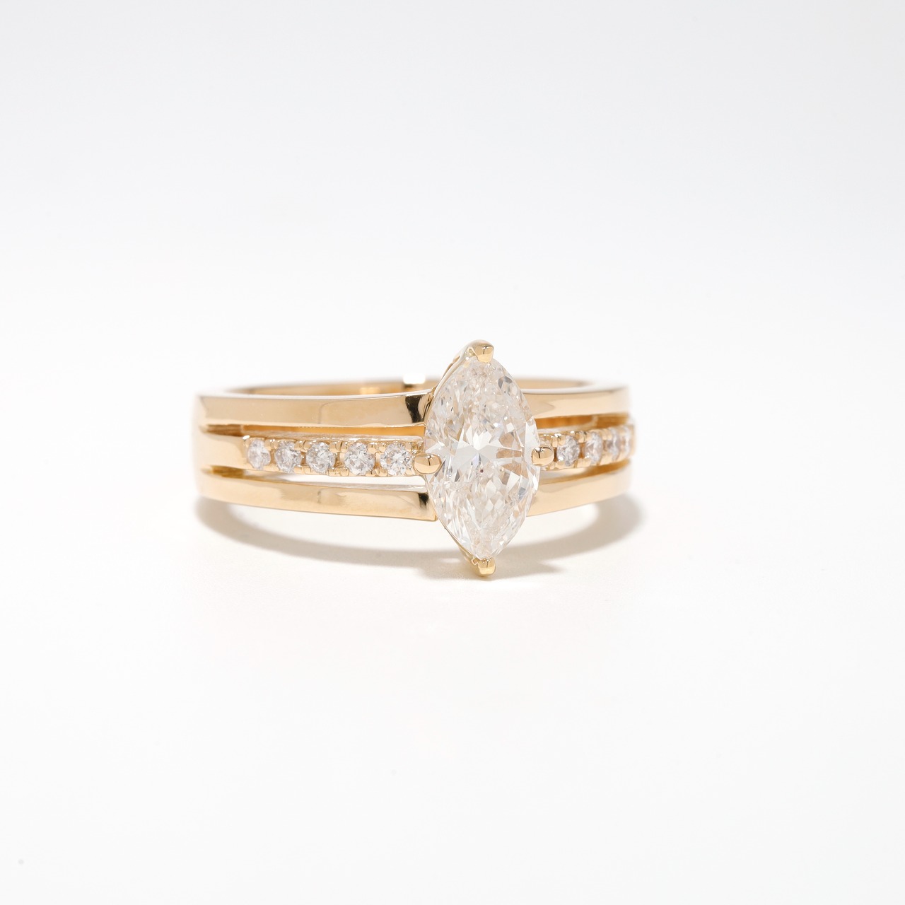 マーキスカット ダイヤモンド デザインリング K18(YG) / J / I1 / 1.037ct / 0.124ct