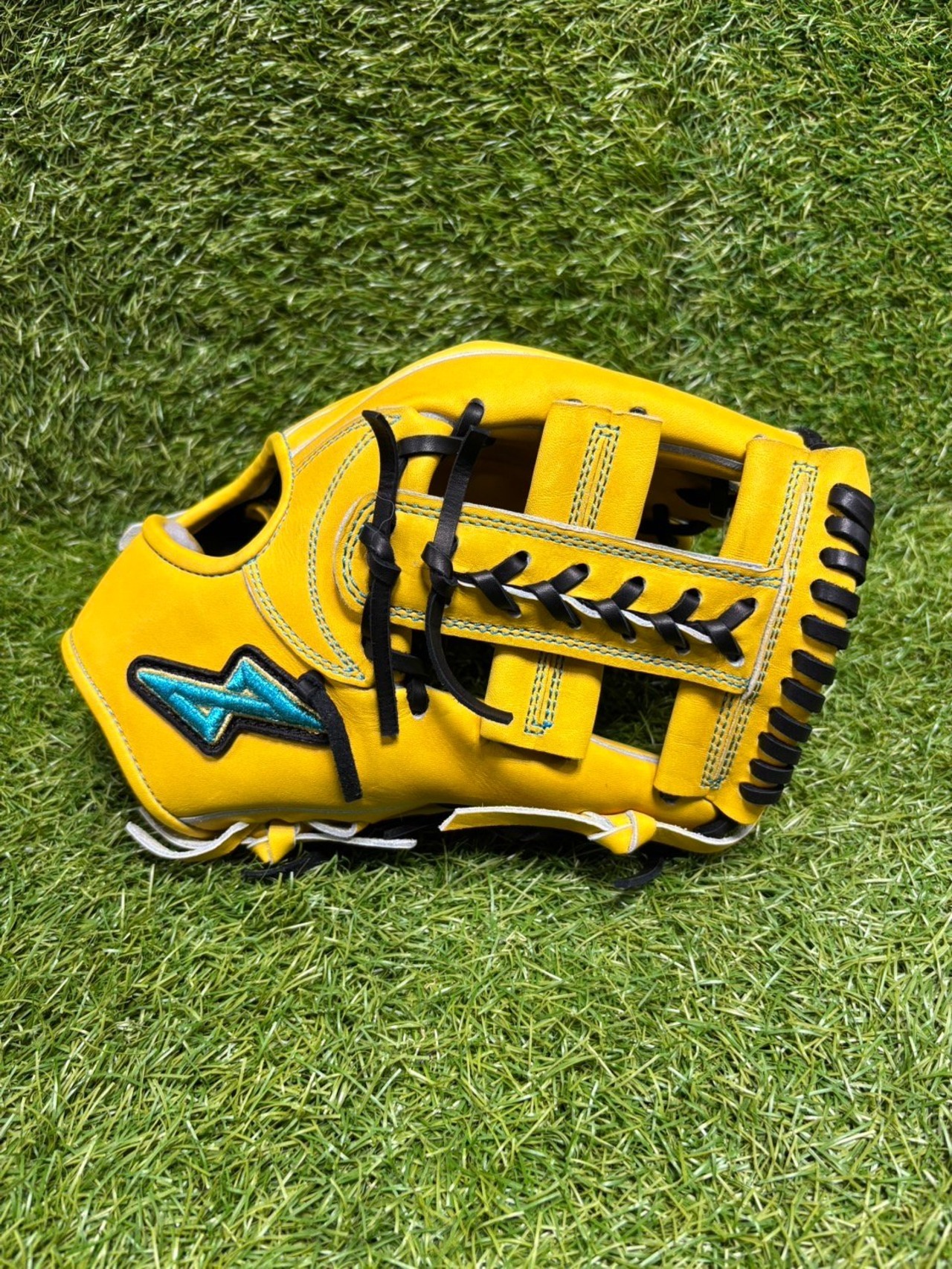 ノーリミット硬式内野手用グラブ湯もみ型付け済みイエロー右投げ・画像2