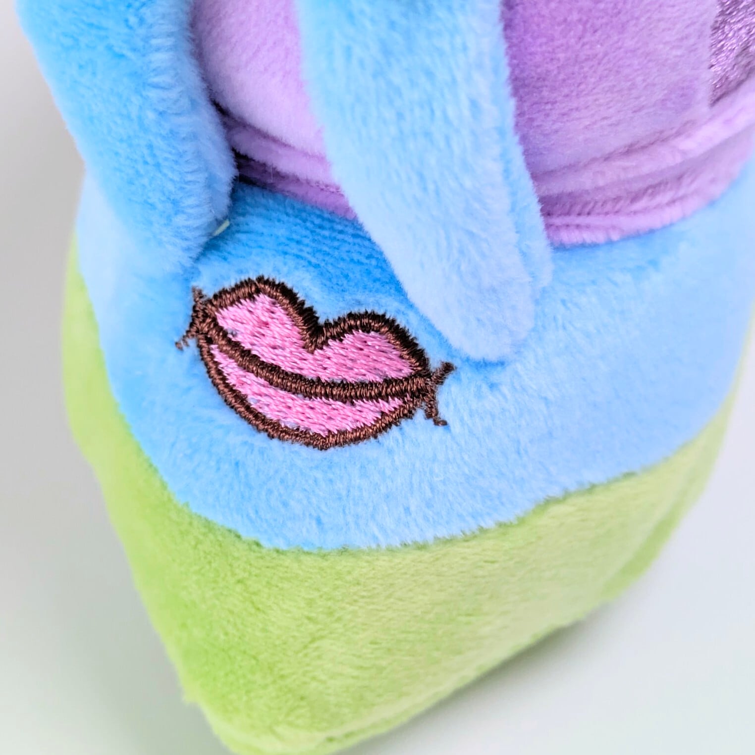 【 SpongeBob SquarePants ( スポンジボブ ) メアリー ( Mary the Snail ) / ぬいぐるみキーホルダー / プラッシュキーホルダー 〚アメリカン雑貨 アメトイ〛