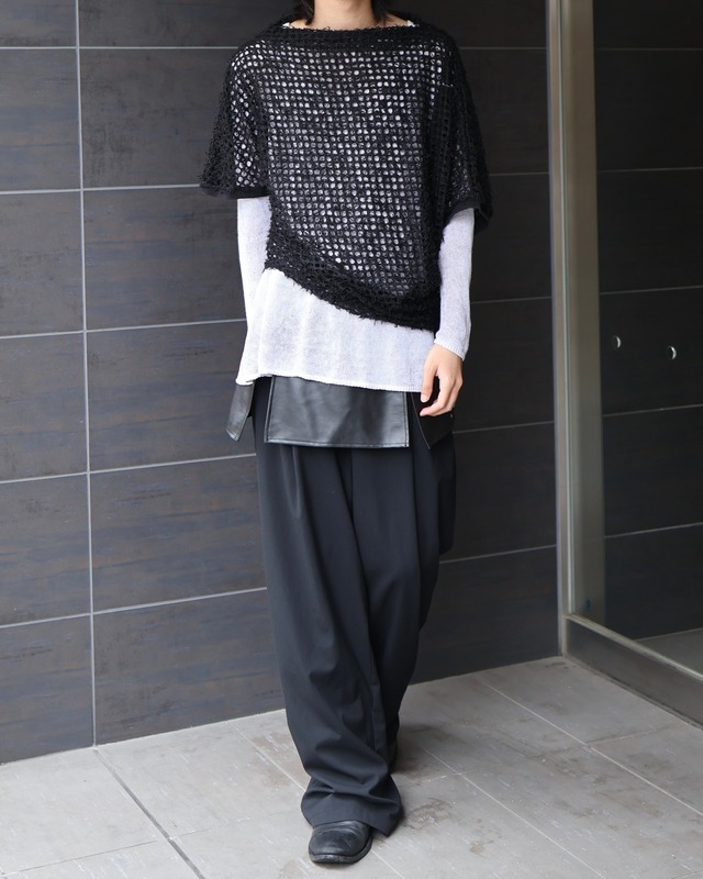 Round neck sheer long sleeve t-shirt