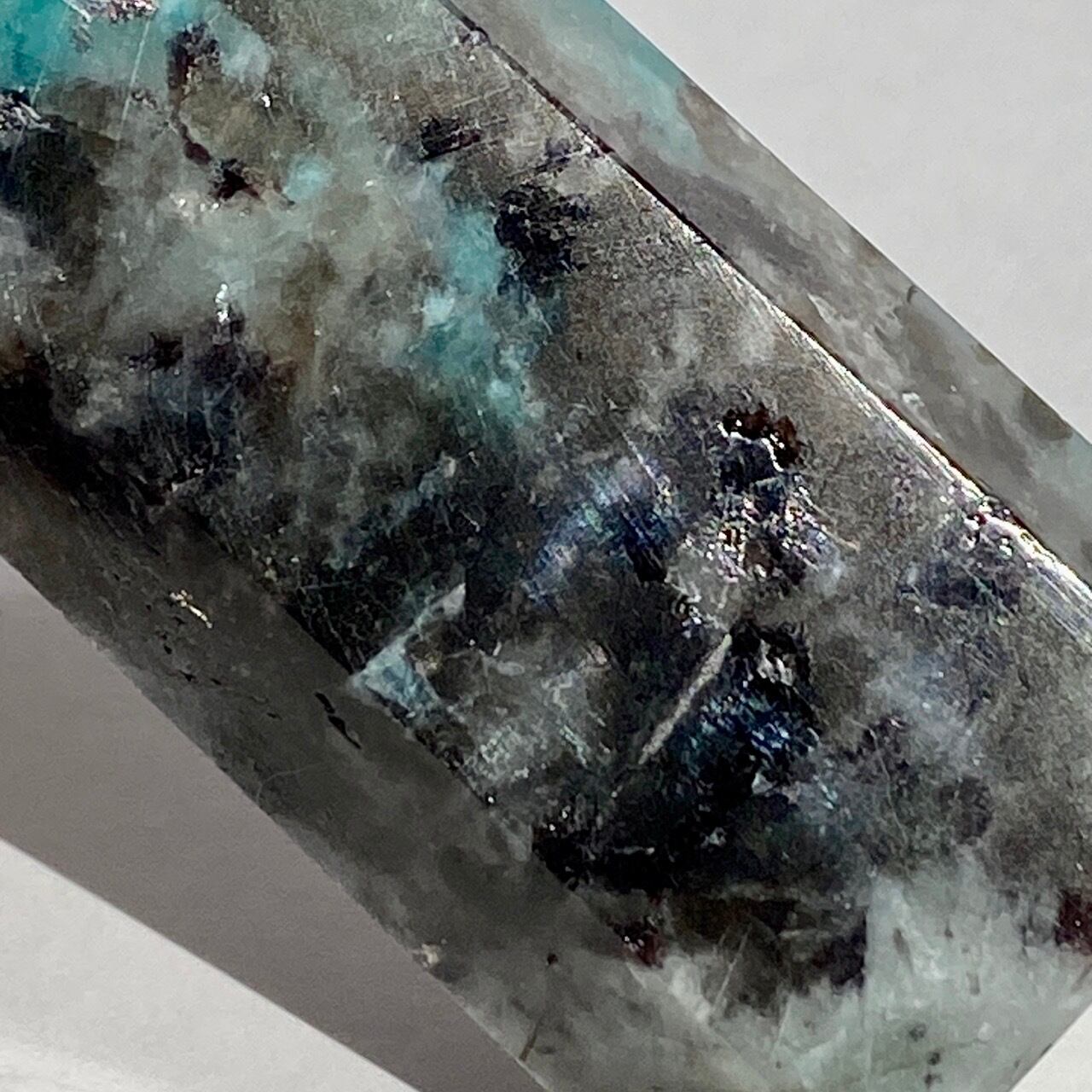 マイカ共生アマゾナイト x スモーキークォーツのポイント Amazonite x