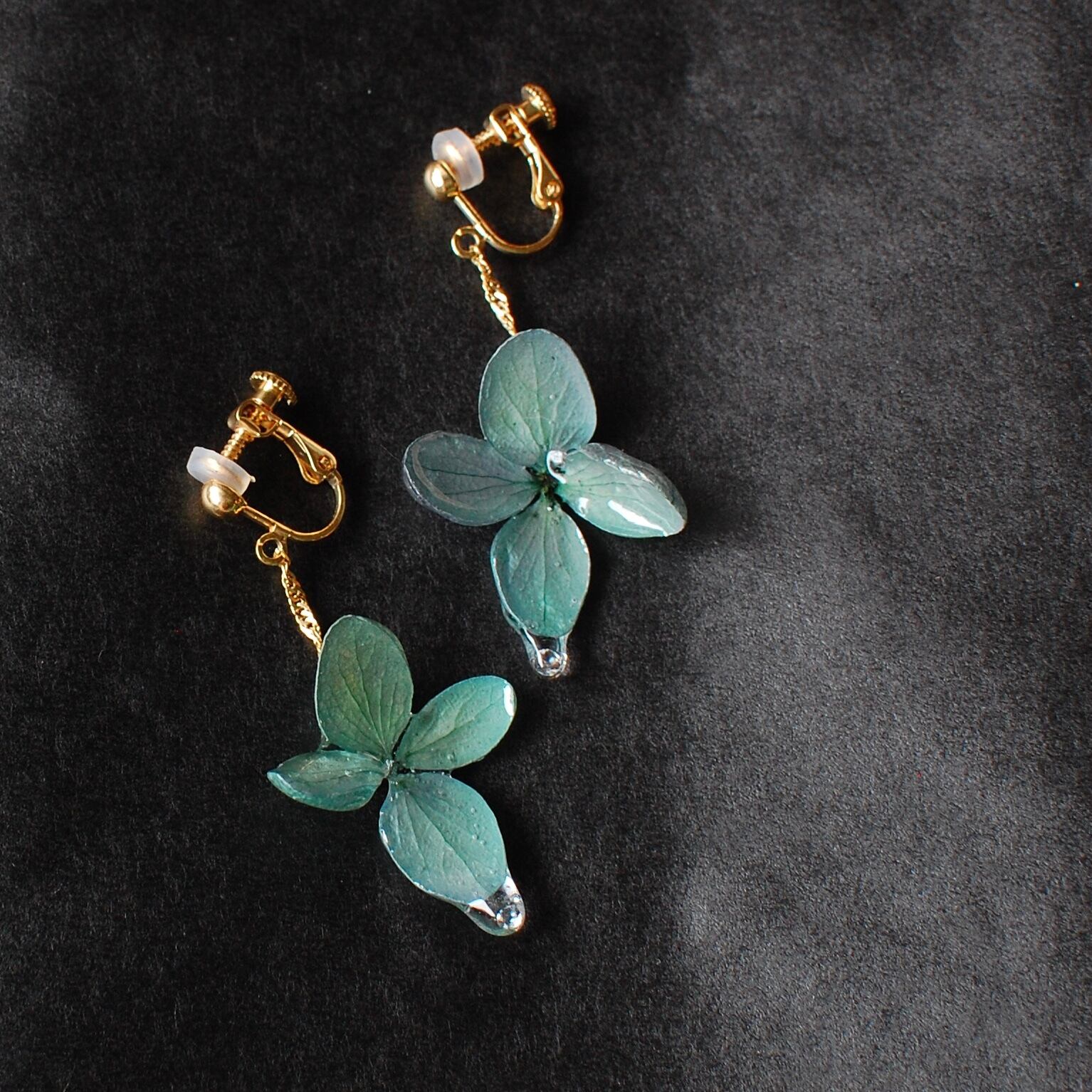 朝露を纏った翠色あじさい ジルコニアの雫 ピアス イヤリング Botanical Harue