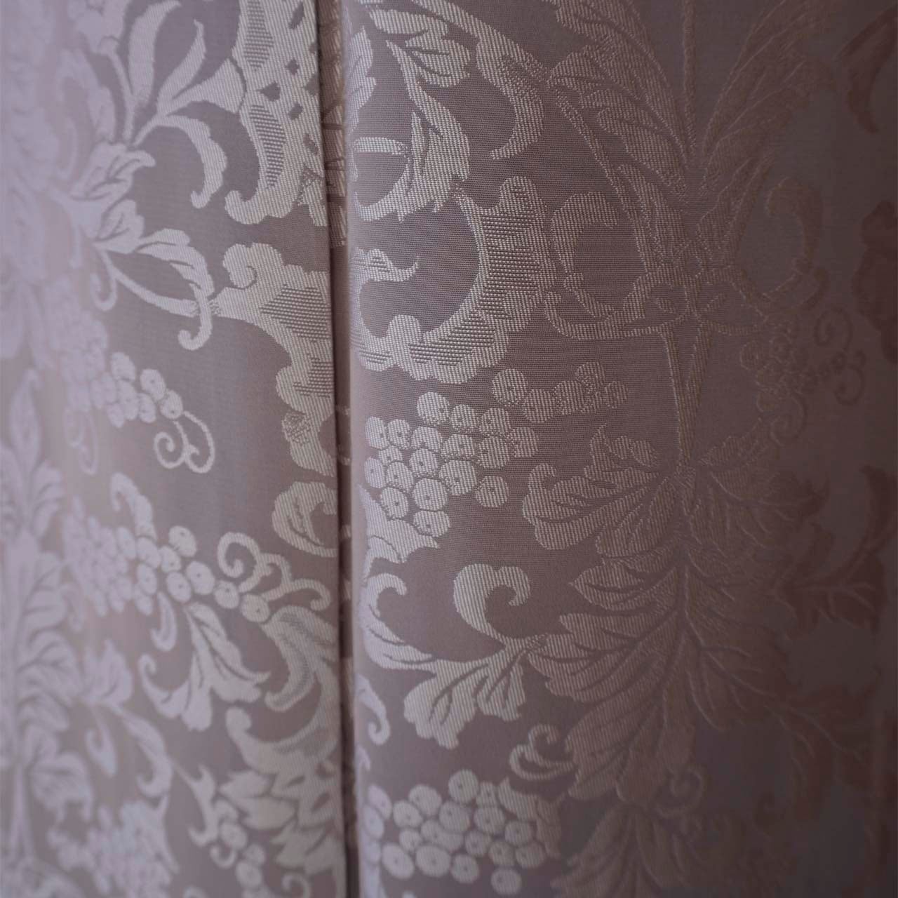 特選蔦葡萄紋意匠地御召訪問着【更紗唐草文様◆柄部分は紋紗】ライトグレー 薄梅鼠 特選蔦葡萄紋意匠地御召訪問着更紗唐草文様柄部分は紋