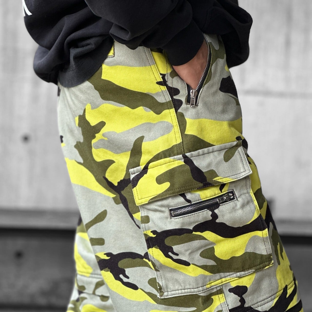 VETEMENTS】NEON CAMO BIG SHAPE TRANSFORMER PANTS(CAMO) | AYIN