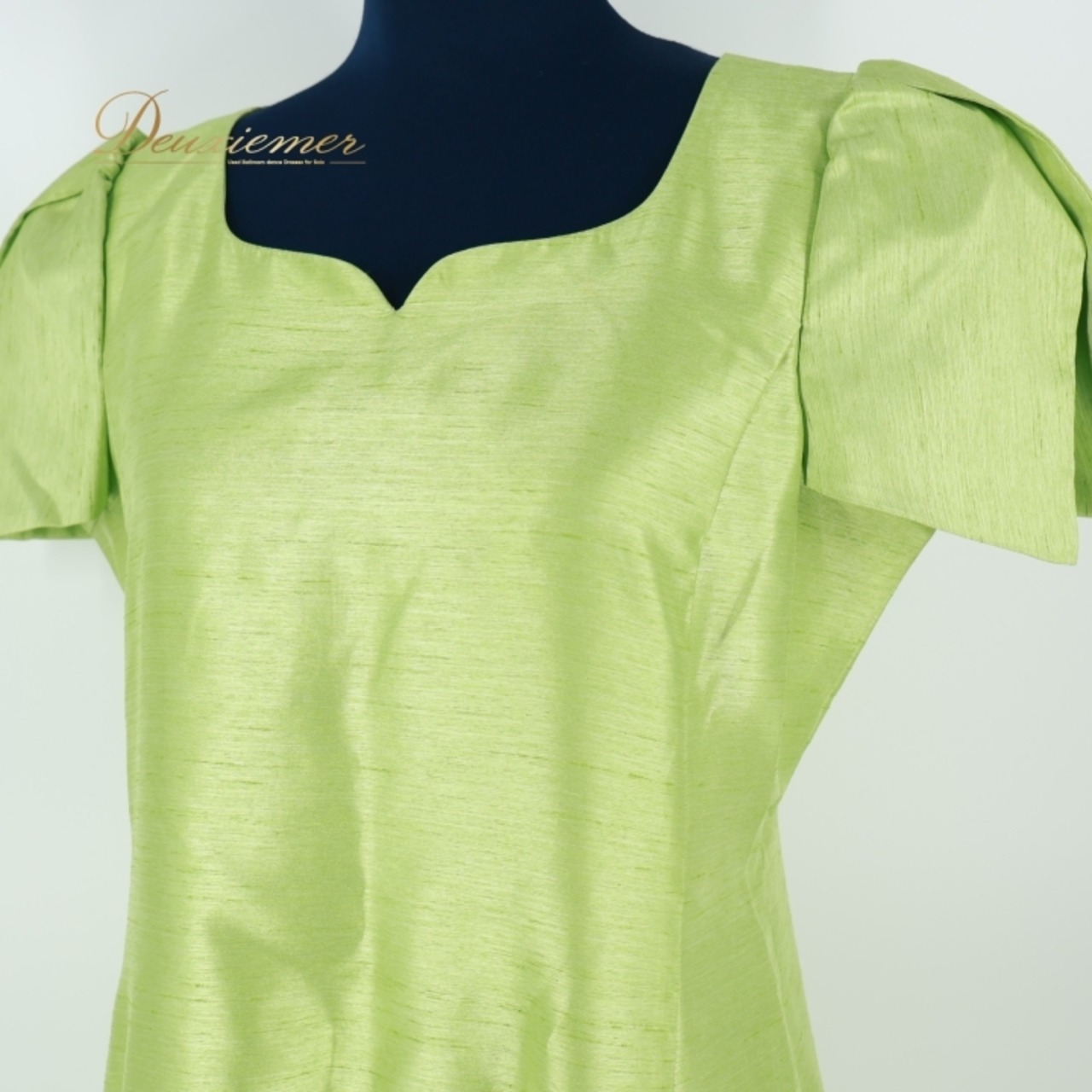 フラダンス 衣装 ワンピース ドレス グリーン系 フラ ダンス 光沢 黄緑 ハワイアン 無地 シンプル 華やか アロハ 半袖 フリル 上品 かわいい ダンス衣装