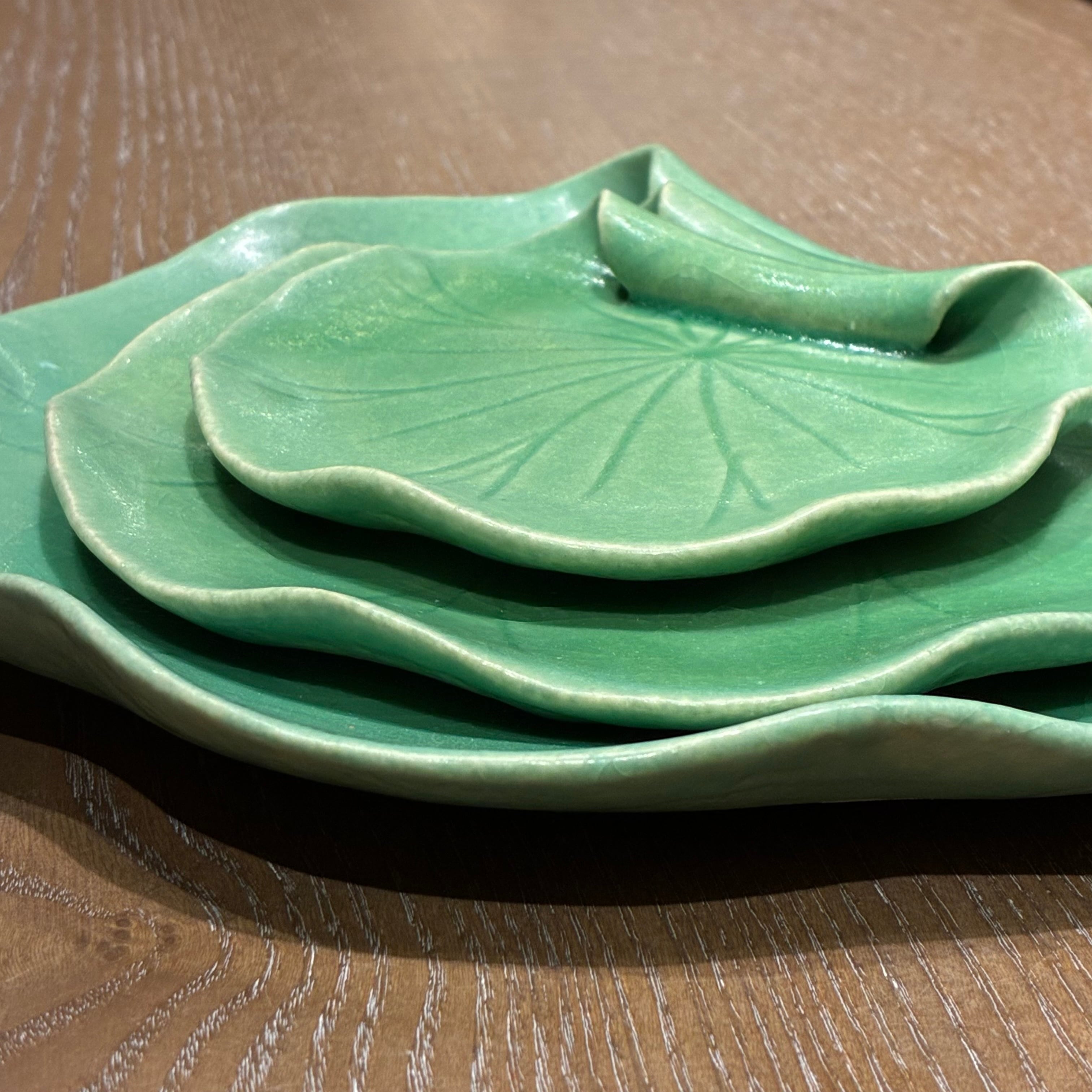 26夏】葉皿(幅 11.5 cm) 蓮 くるり | TSUNE;田中恒子の器 オンラインストア