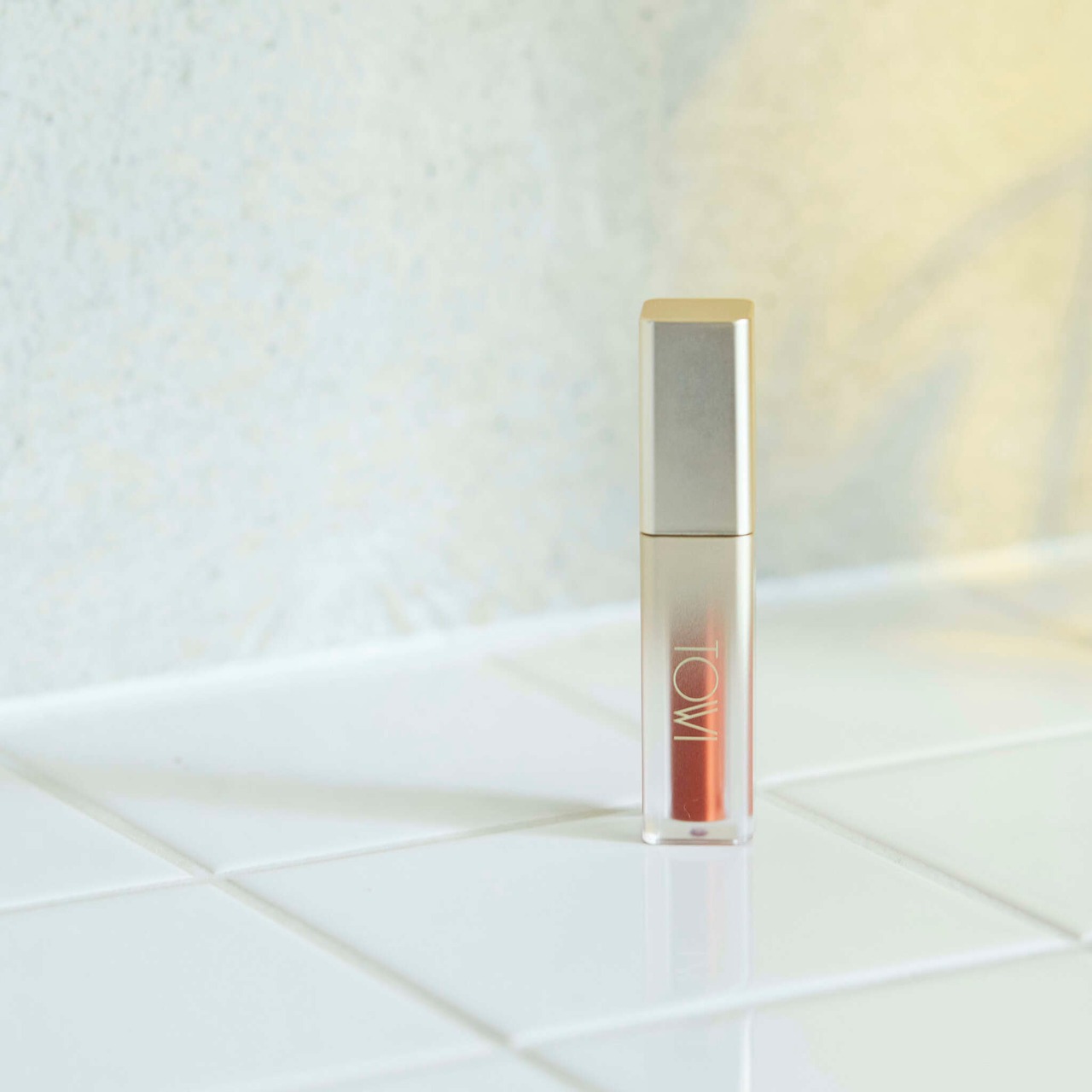 TOWI　Sheer Lip Tint 01 主人公 | brick red