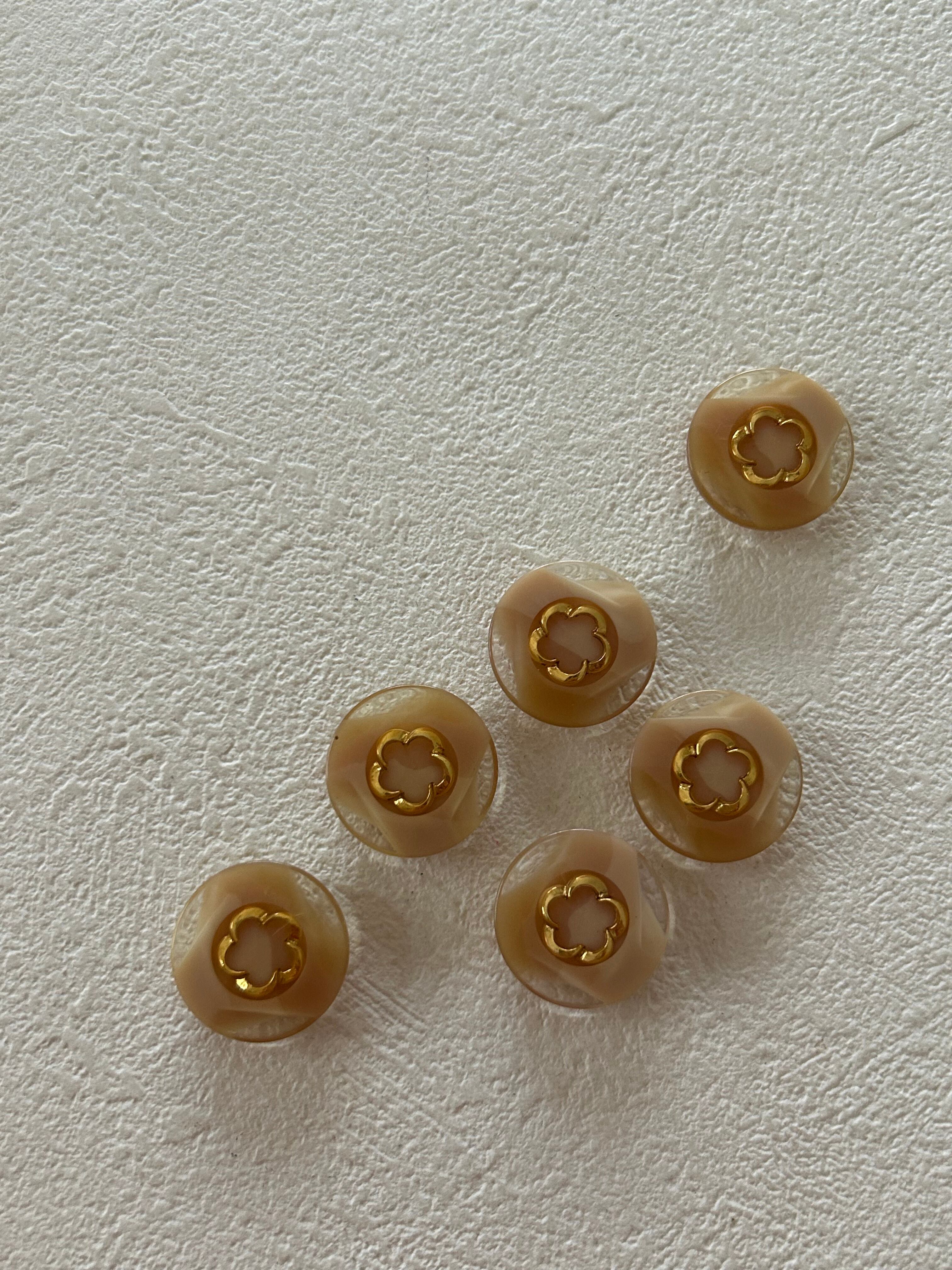 Japanese Vintage ボタン 18mm プラスチックボタン ベージュ フラワー 昭和レトロ アクセサリーパーツ 装飾材 カルトナージュ