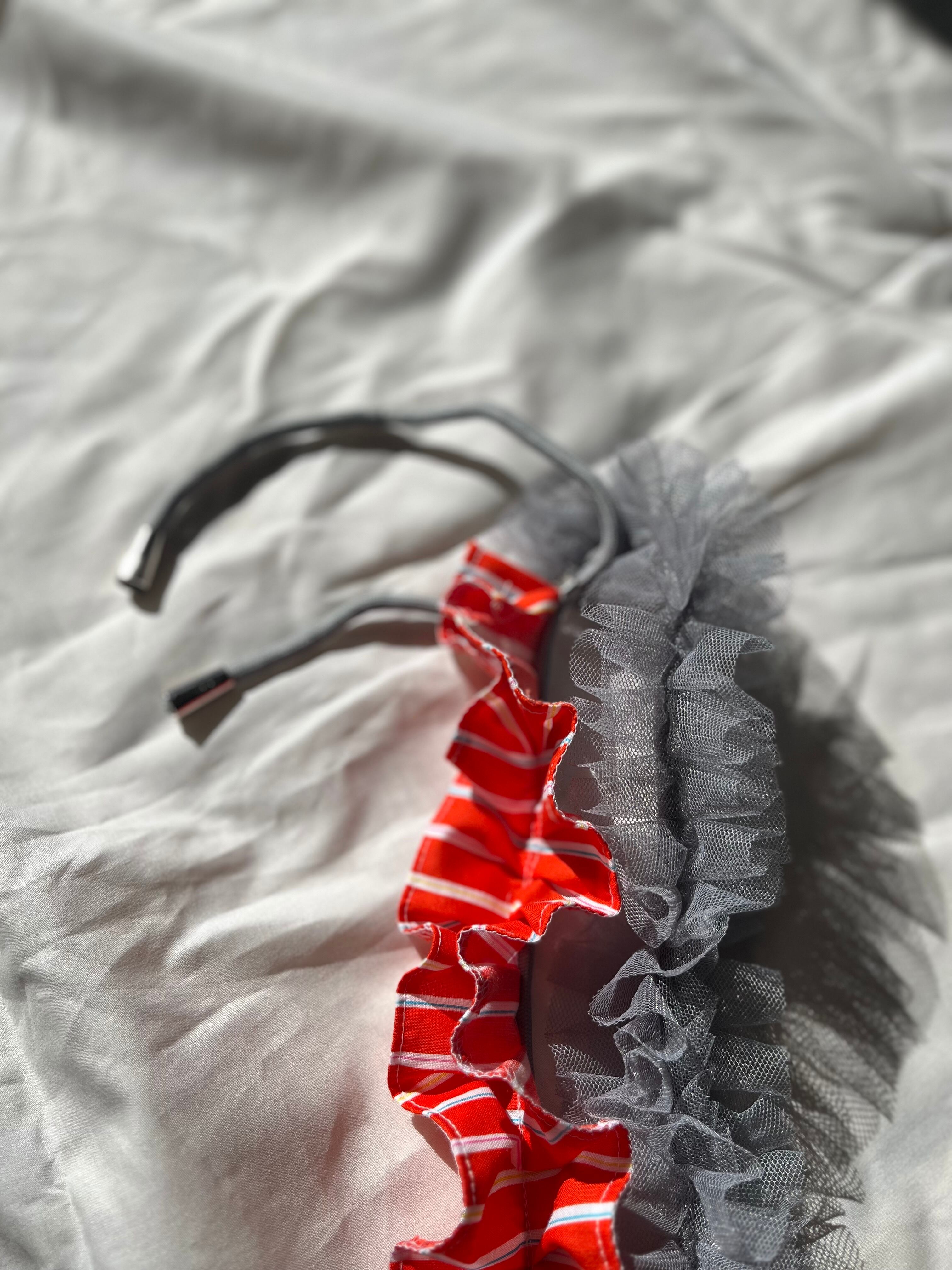 ドイツ製ボーダー生地とフリルのスマホショルダー 送料無料