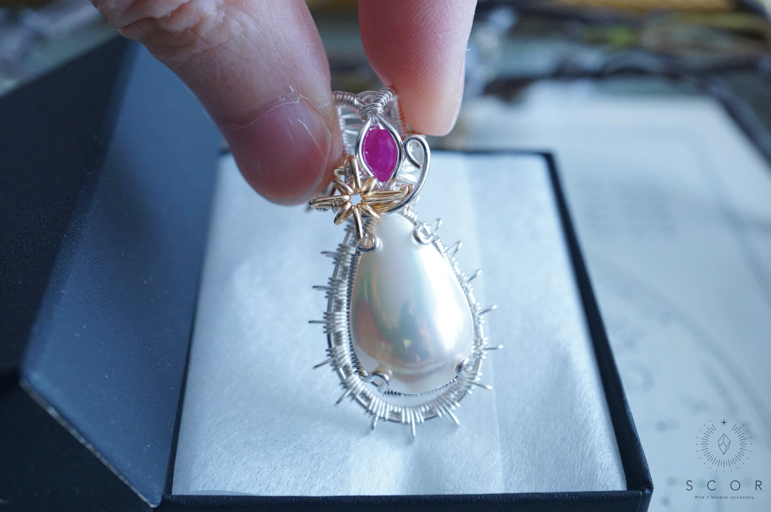 マベパールとルビーのペンダント 動画あり】Halo - 虹星と薔薇色の衛星 (pt591-mr-sg)（マベパール