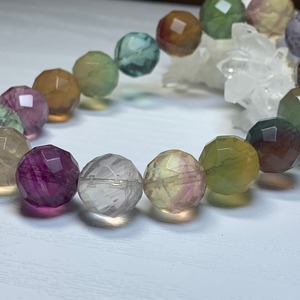 no1.多彩な変わった色合いフローライト・ブレスレット