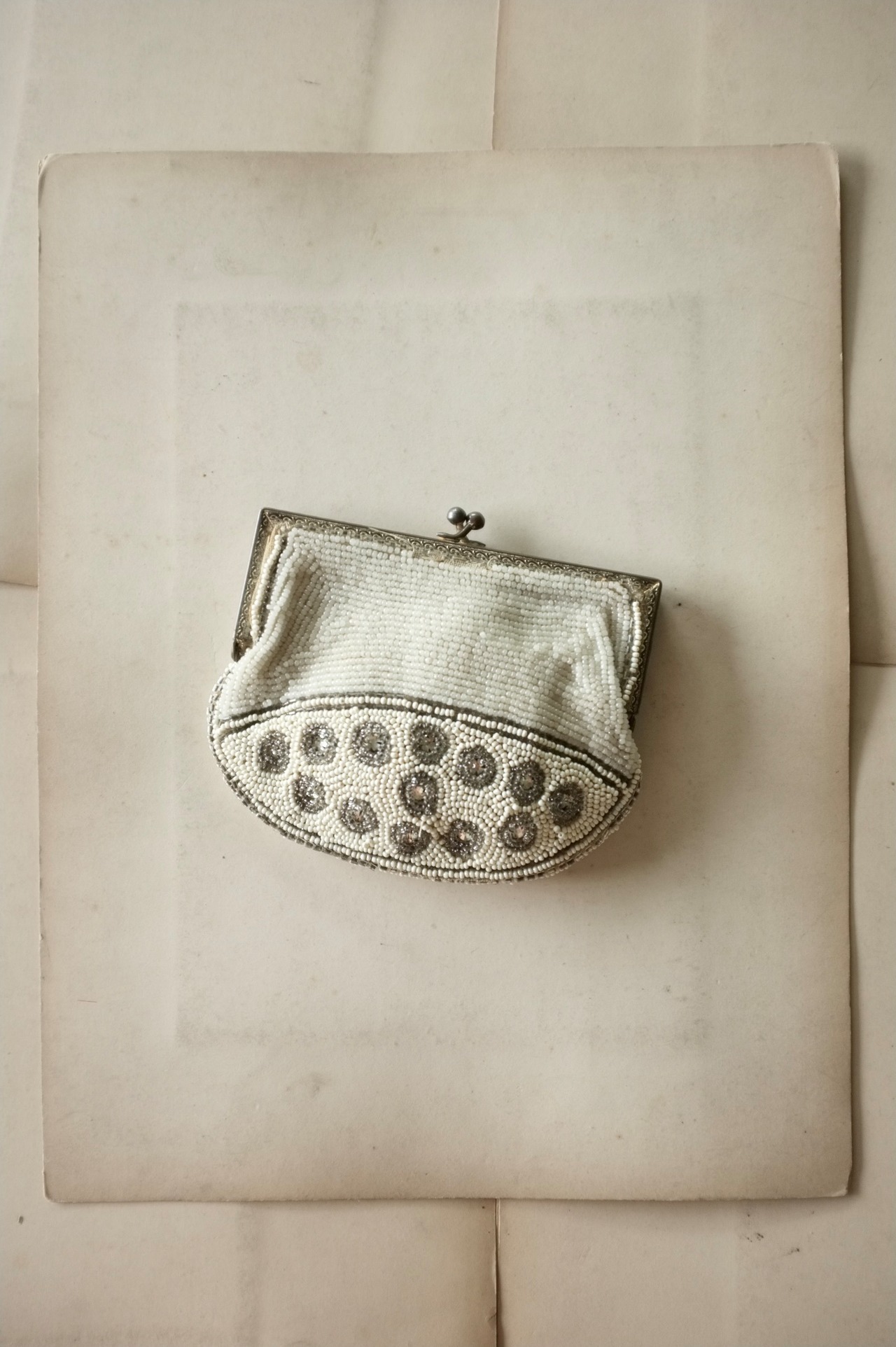 フランス 銀の渦と半透明の球とマイクロビーズのパース ポーチ アンティーク