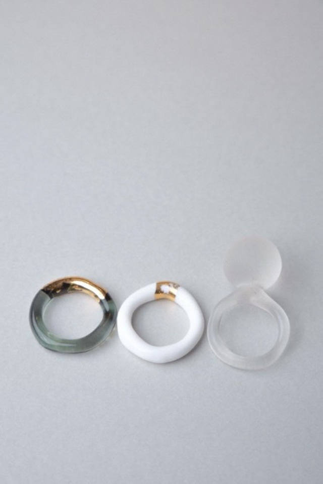 「8号」白と金の指輪