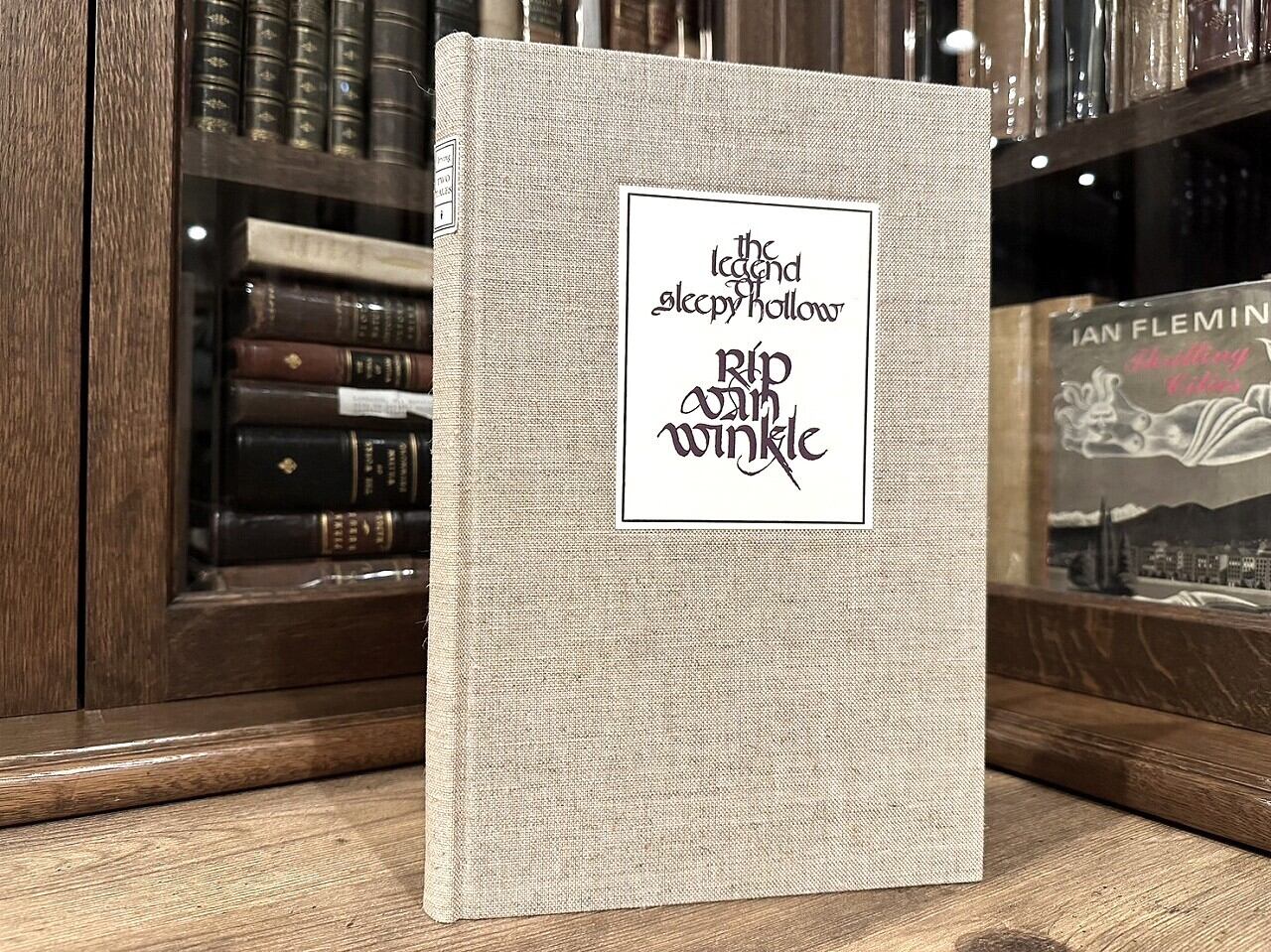 【SC012】【FIRST EDITION】【SIGNED】Rip Van WInkle & The Legend of Sleepy Hollow / second-hand book