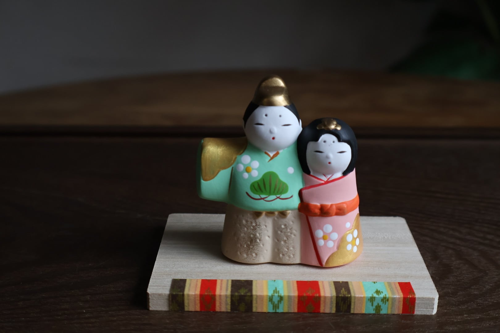 薬師窯 ひな人形 錦彩睦立雛(木台付) | うつわ通販 土岐陶器店