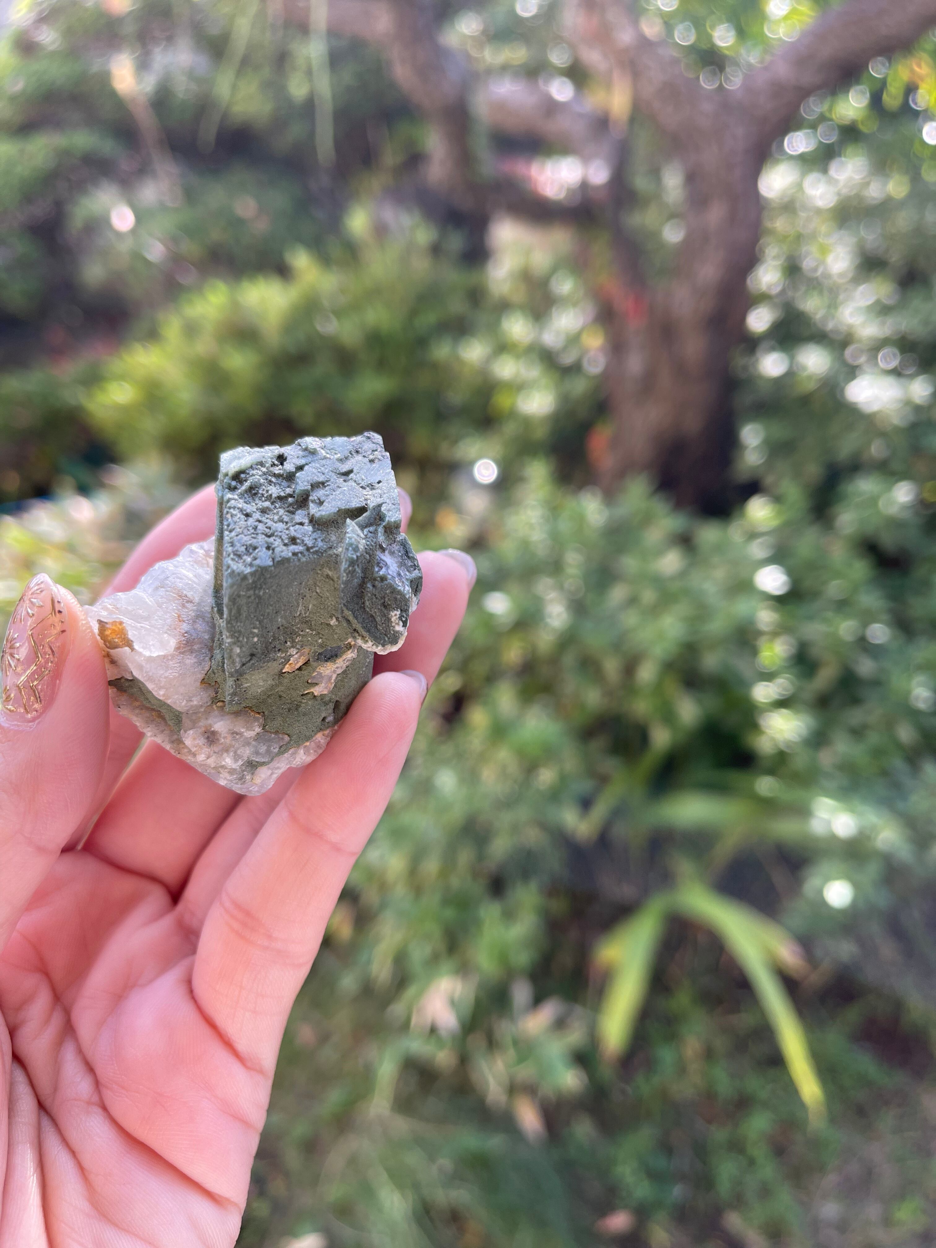 Feldspar (Epidote） / 長石(エピドート共生)