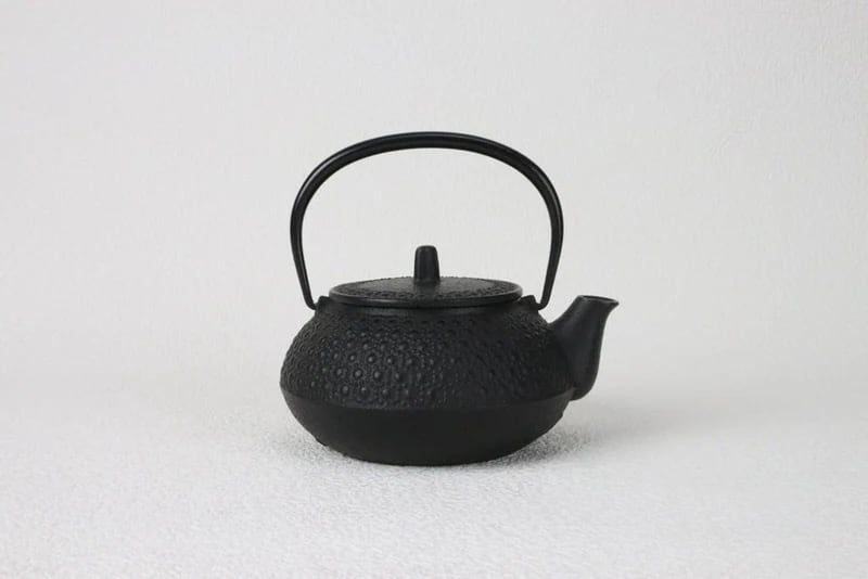 W51〖岩鋳〗南部鉄瓶 9型姥口アラレ 直火 南部鉄器 使うほどに育つ