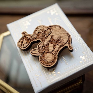 circus elephant / サーカスの象（Brooch）