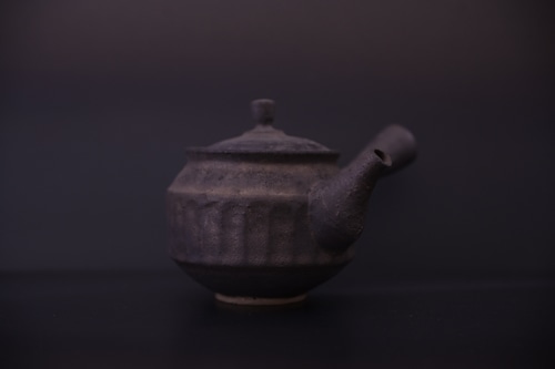 前川淳蔵　黒金彩鎬急須