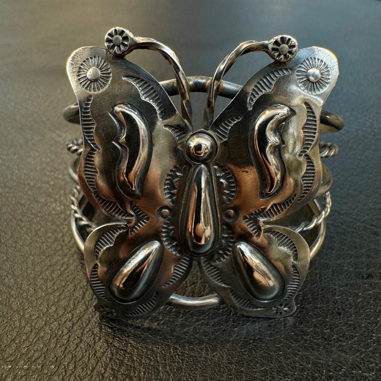 ナバホ族(Navajo Butterfly Bangle) バタフライバングル - 4