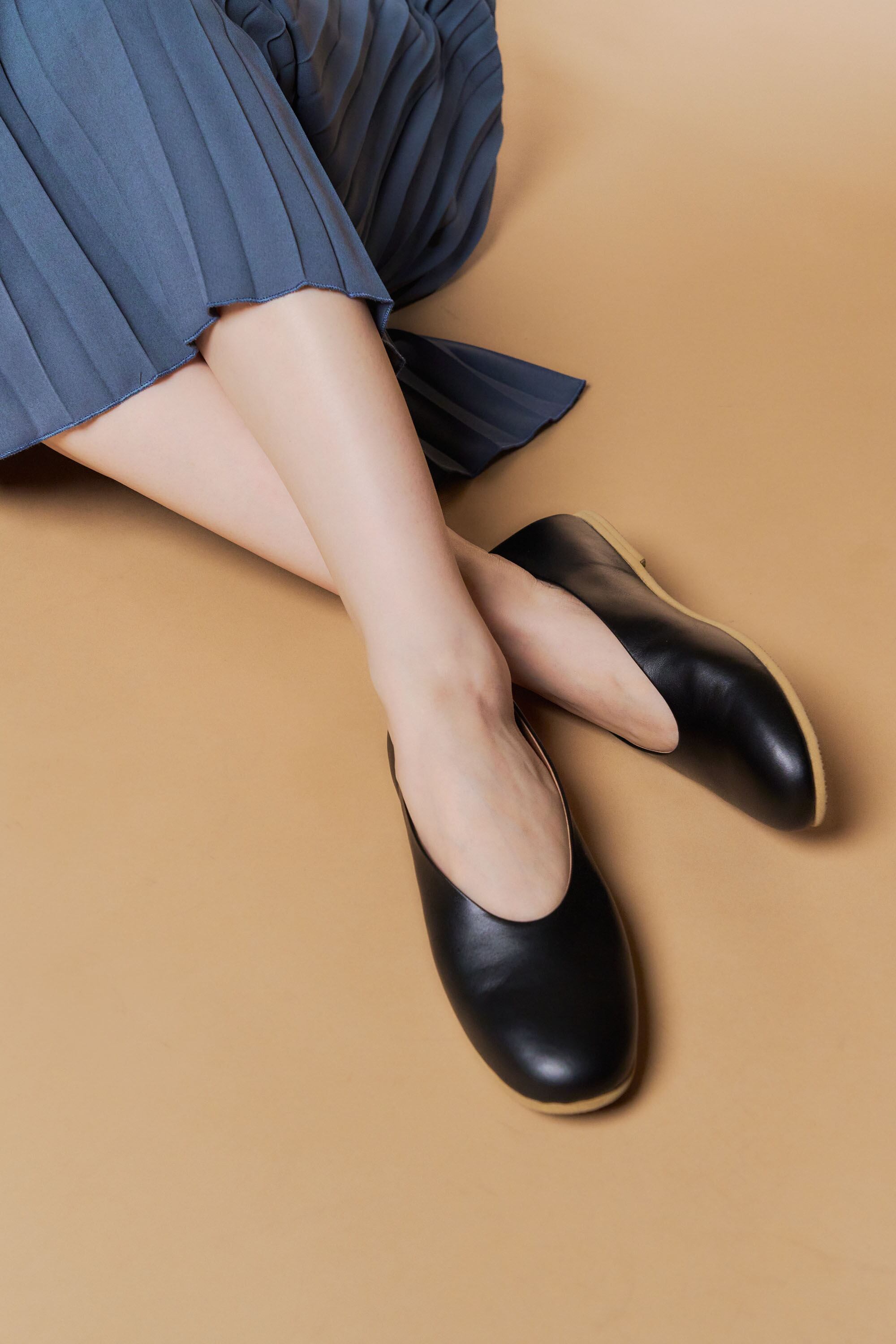 日本製SHOESbakery（シューズベーカリー）足に優しい深履きバレエシューズ SHOESbakery/足に優しい深履きのバレエシューズ -包み込まれる