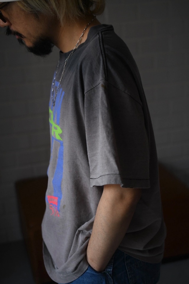 OK / "Levis501 BUTTON YOUR FLY" super fade tee.