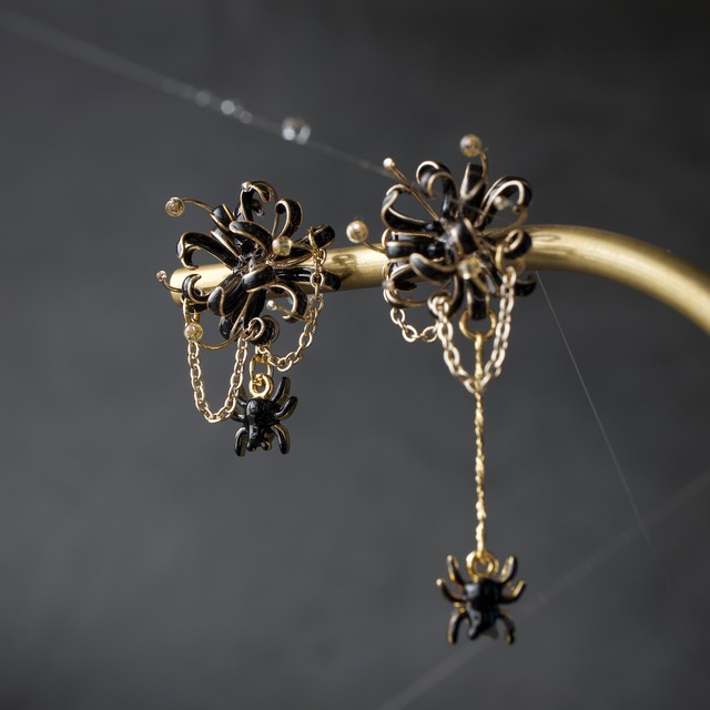 【秋冬限定】蜘蛛百合 -Black Spider Lily- | ピアス / イヤリング